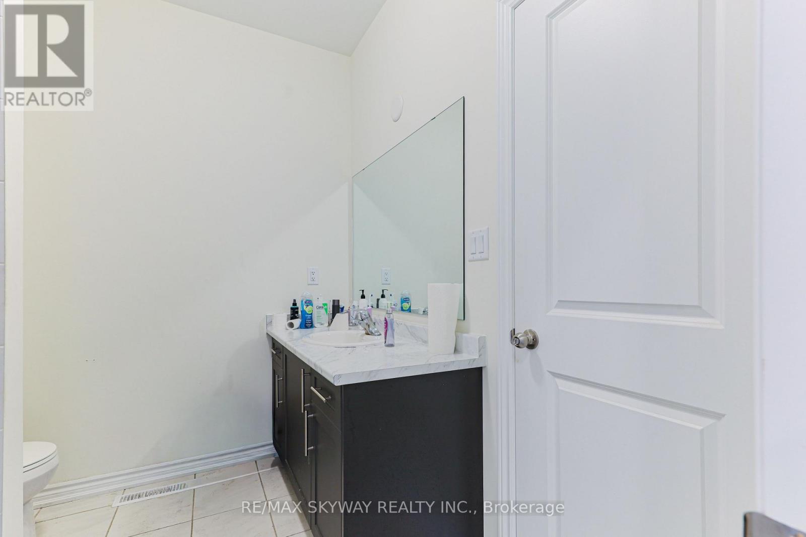 379 Valleyway Drive, Brampton, Ontario  L6X 5S7 - Photo 27 - W12452509