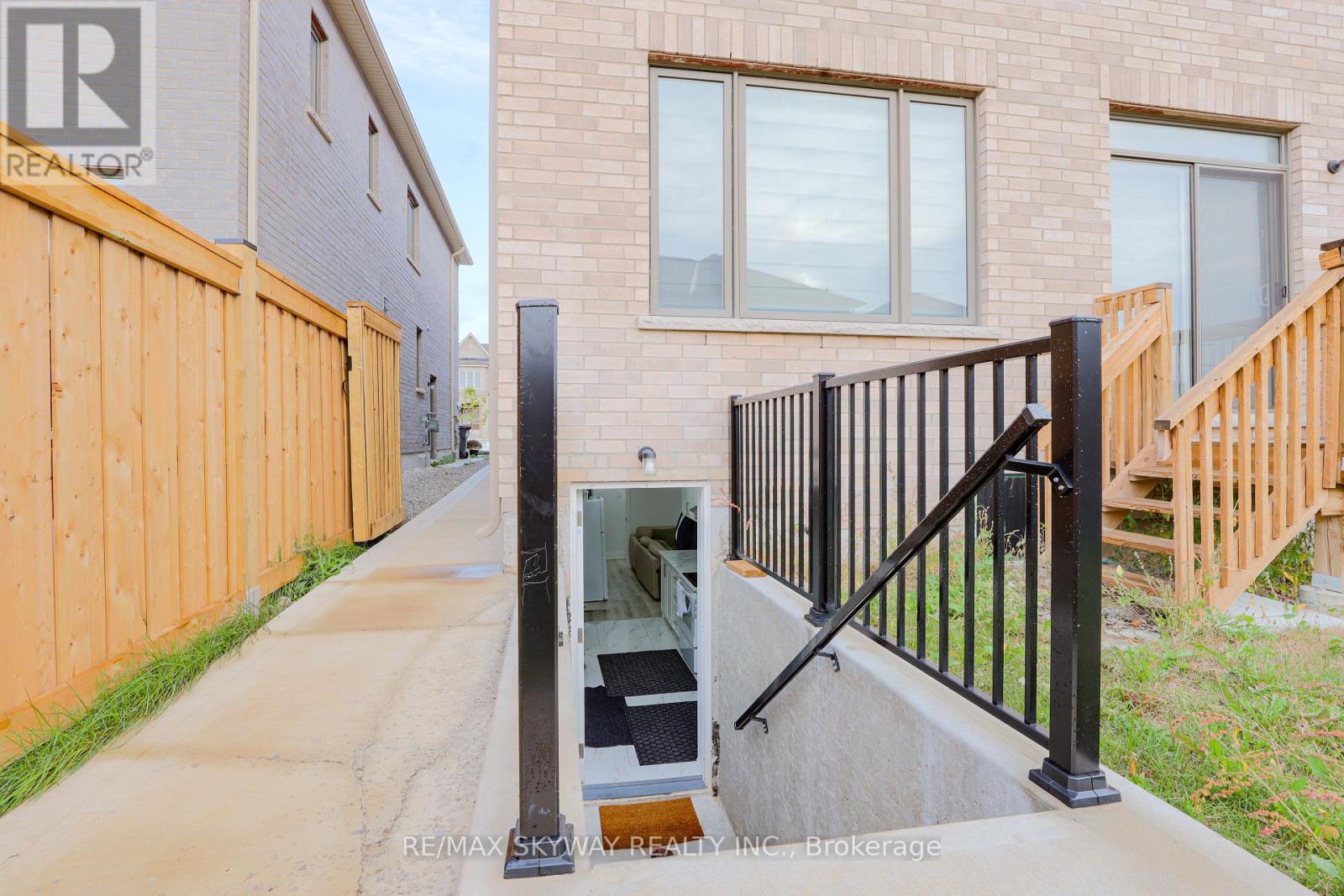 379 Valleyway Drive, Brampton, Ontario  L6X 5S7 - Photo 29 - W12452509