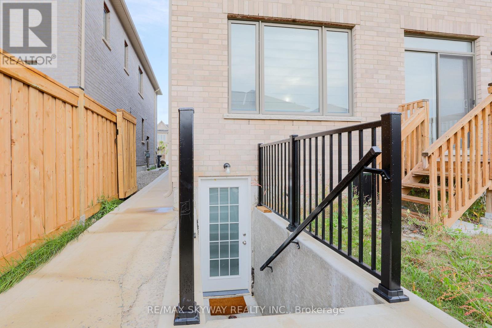 379 Valleyway Drive, Brampton, Ontario  L6X 5S7 - Photo 47 - W12452509
