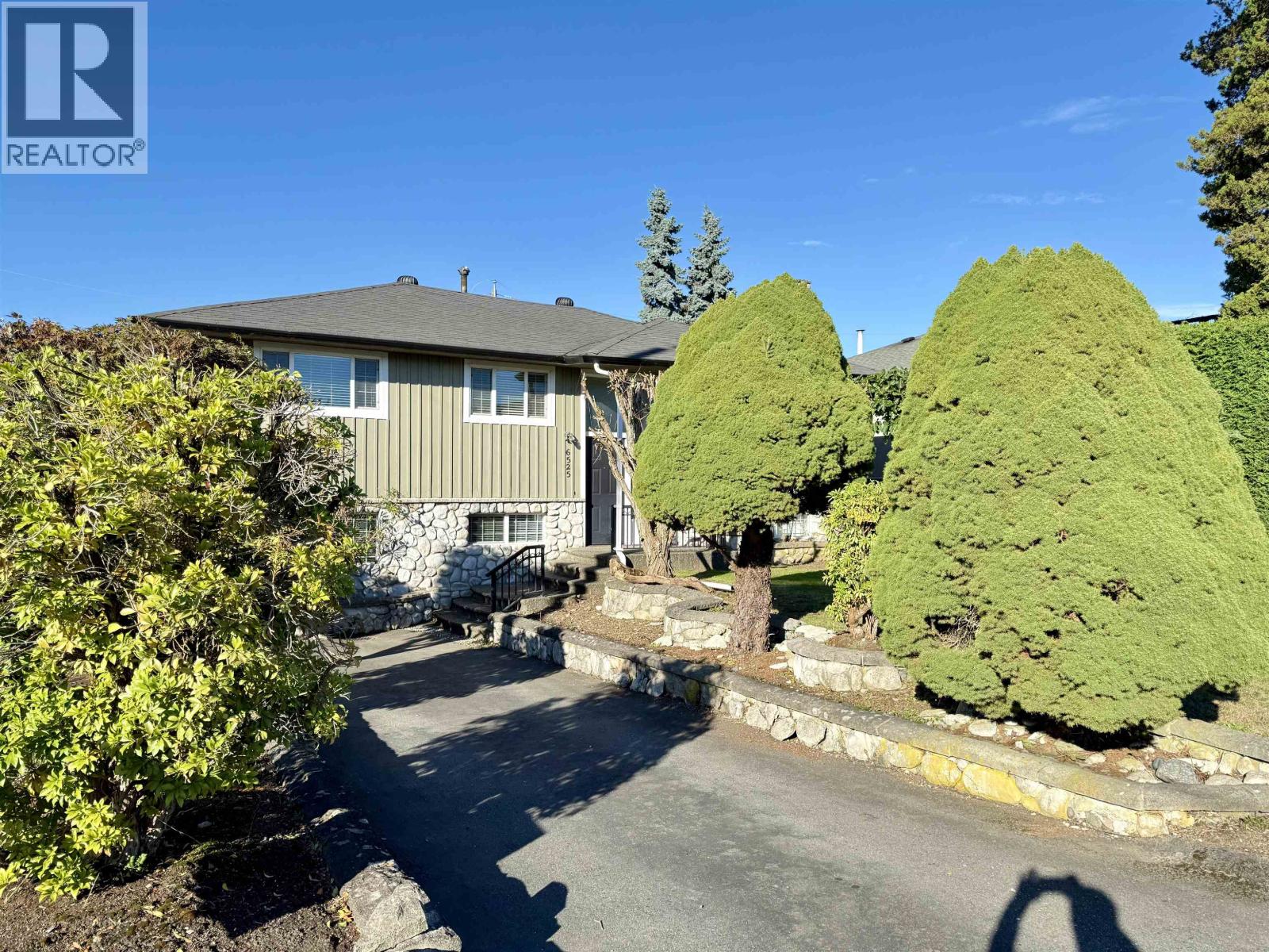 6525 Carnegie Street, Burnaby, British Columbia  V5B 1Y2 - Photo 2 - R3054329