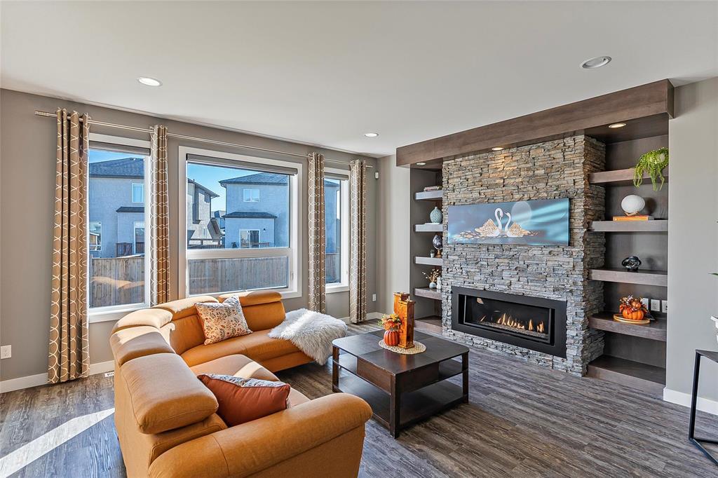 335 Tanager Trail, Winnipeg, Manitoba R3X 0P9 - Photo 2 - 202526198