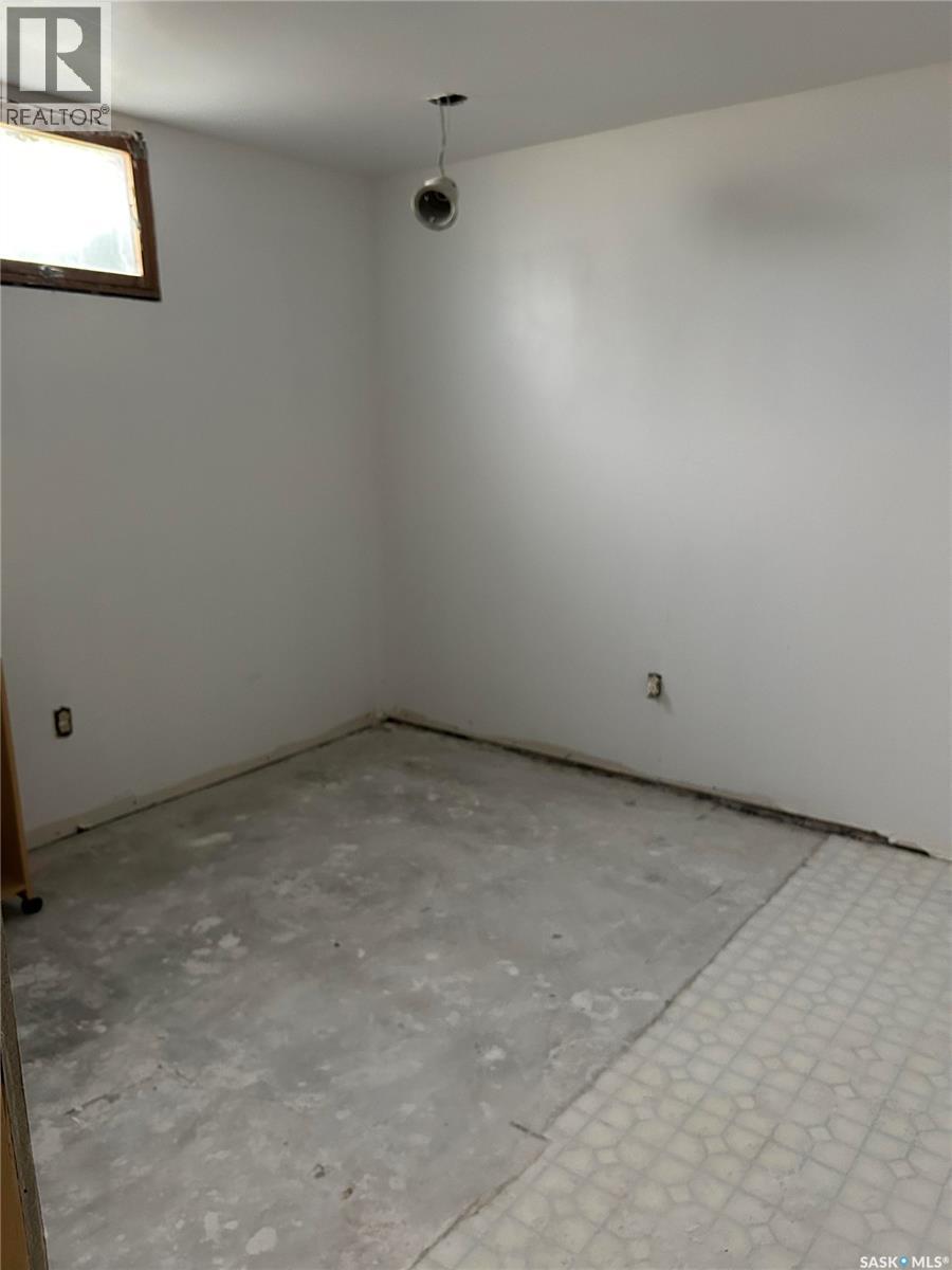 122 1st Street, Chaplin, Saskatchewan  S0H 0V0 - Photo 21 - SK020299