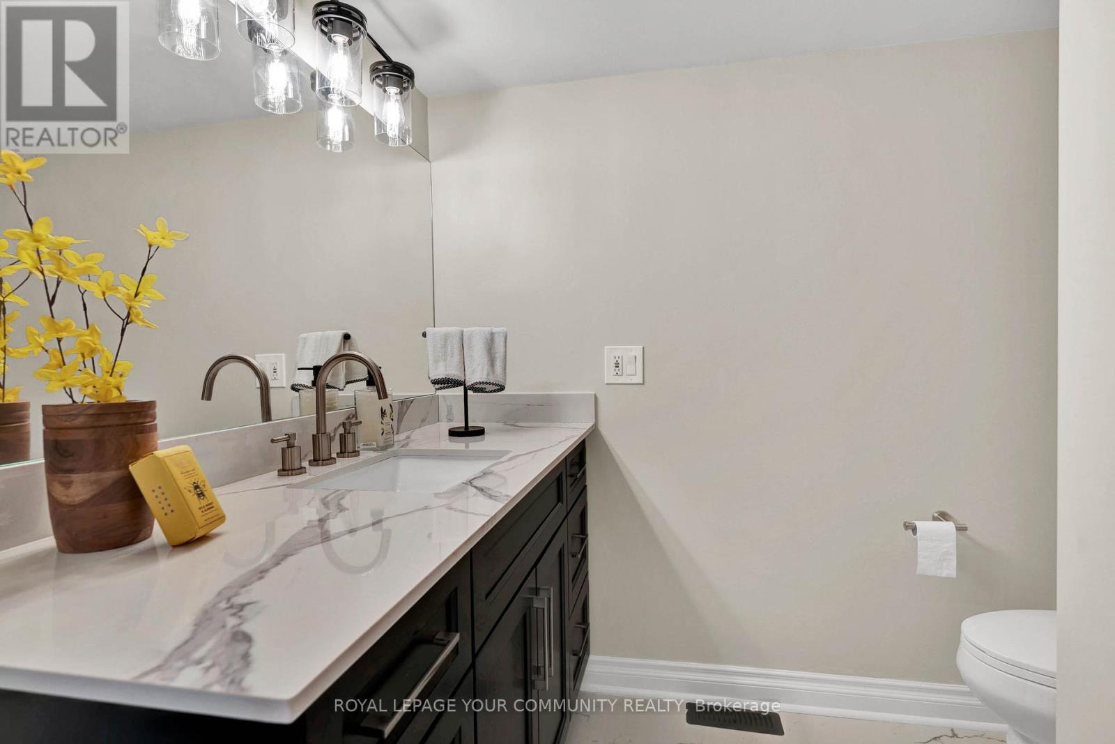29 Wells Street, Aurora, Ontario  L4G 1S8 - Photo 17 - N12452940