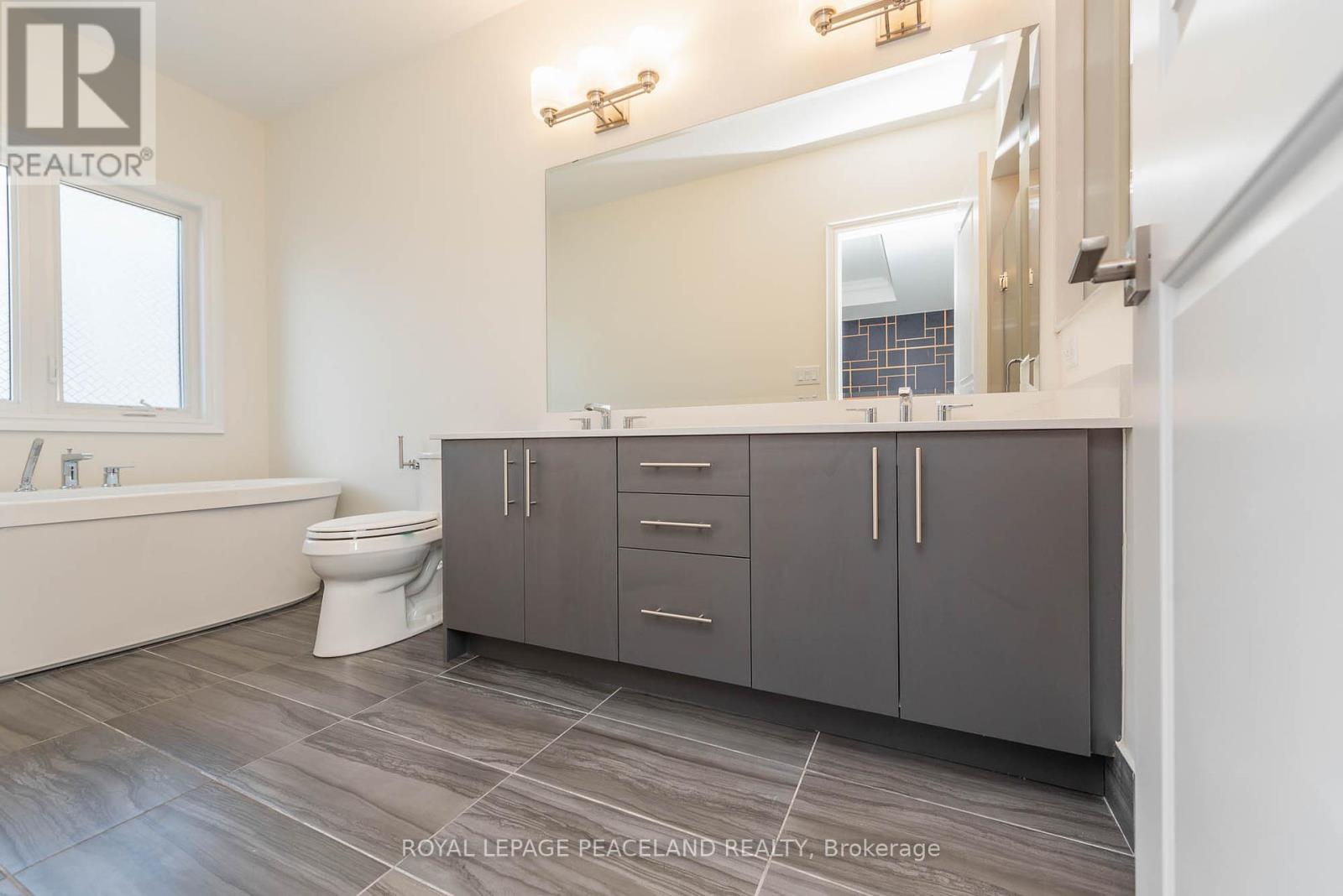 32 Planet Street, Richmond Hill, Ontario  L4C 4Y3 - Photo 14 - N12452946