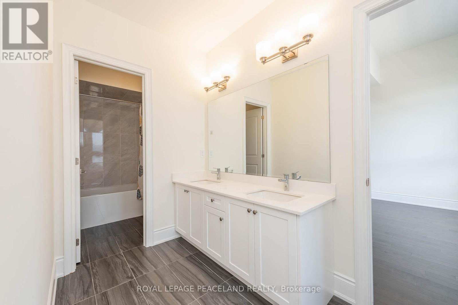 32 Planet Street, Richmond Hill, Ontario  L4C 4Y3 - Photo 18 - N12452946