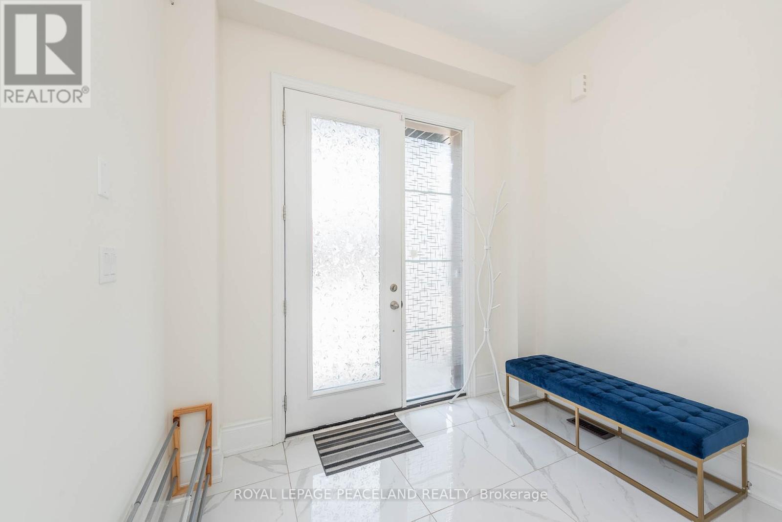 32 Planet Street, Richmond Hill, Ontario  L4C 4Y3 - Photo 2 - N12452946