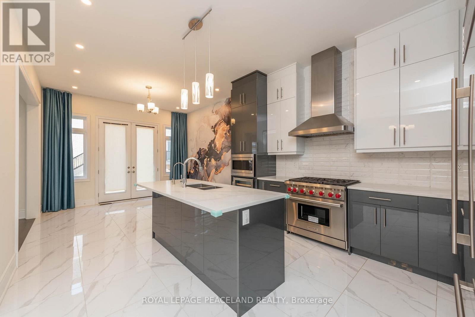 32 Planet Street, Richmond Hill, Ontario  L4C 4Y3 - Photo 5 - N12452946