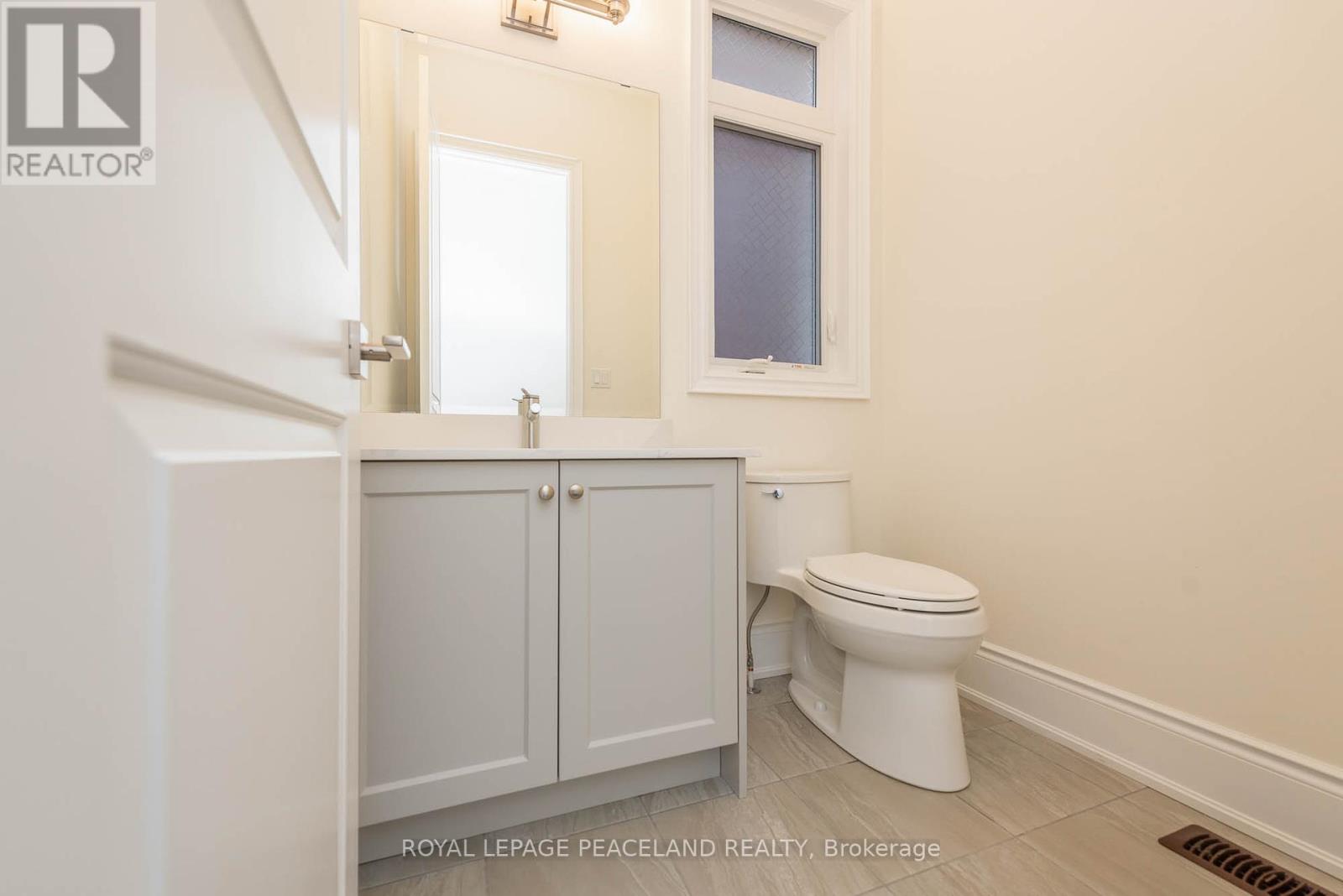 32 Planet Street, Richmond Hill, Ontario  L4C 4Y3 - Photo 9 - N12452946