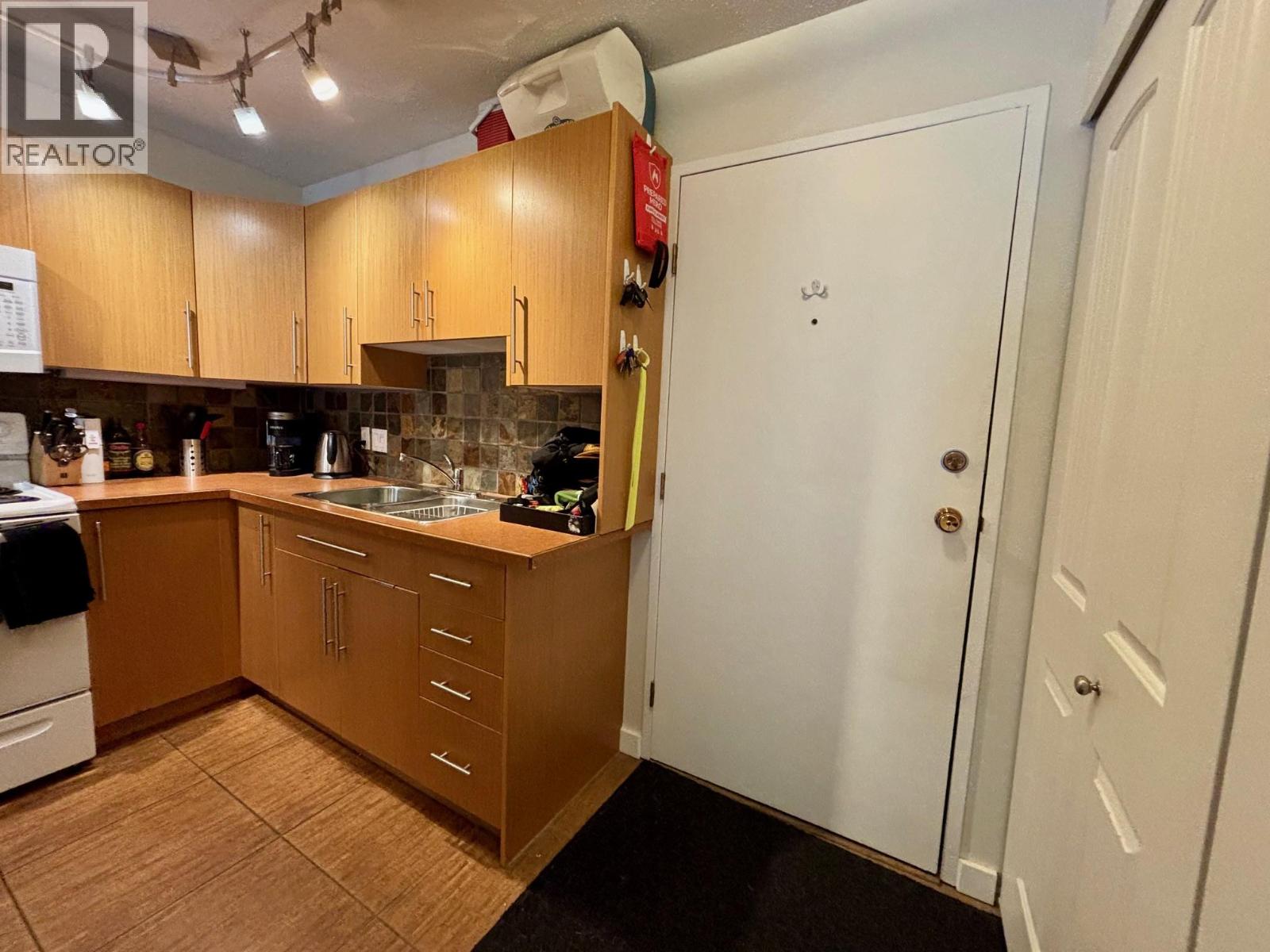 800 Mackenzie Avenue Unit# 102, Revelstoke, British Columbia  V0E 2S0 - Photo 3 - 10365304