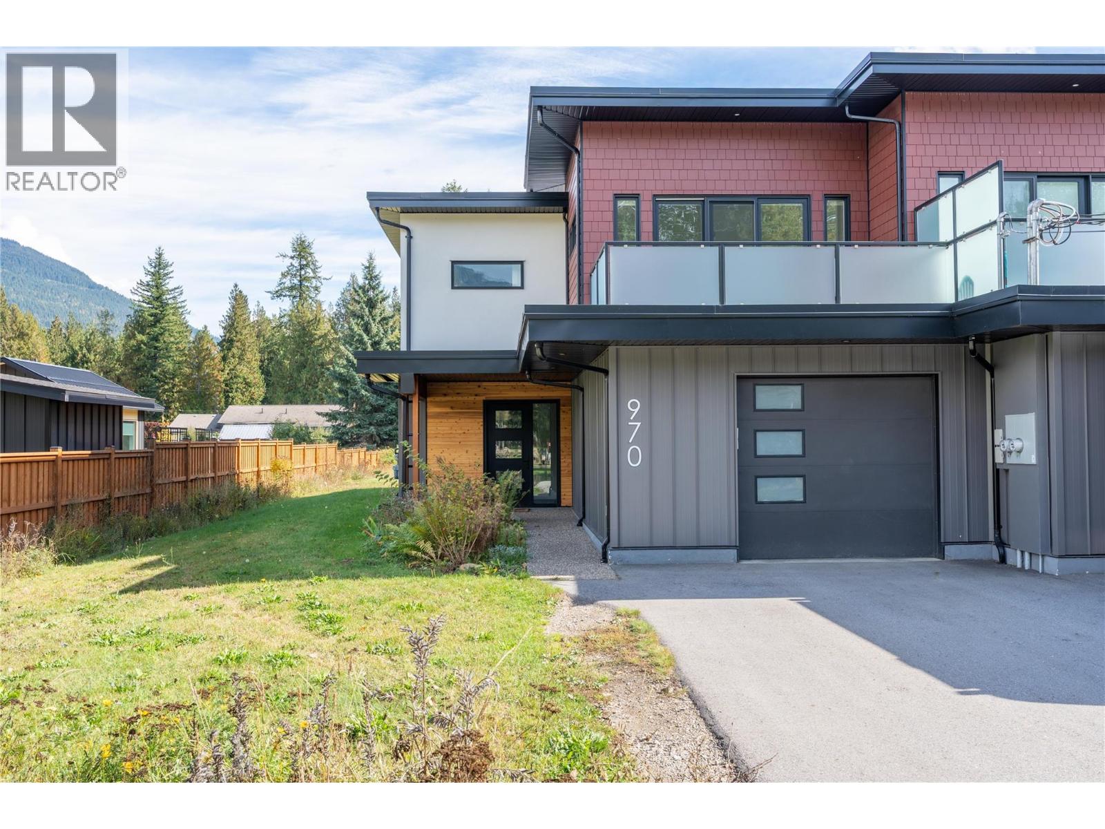 970 Begbie Road, Revelstoke, British Columbia  V0E 3K0 - Photo 1 - 10365345