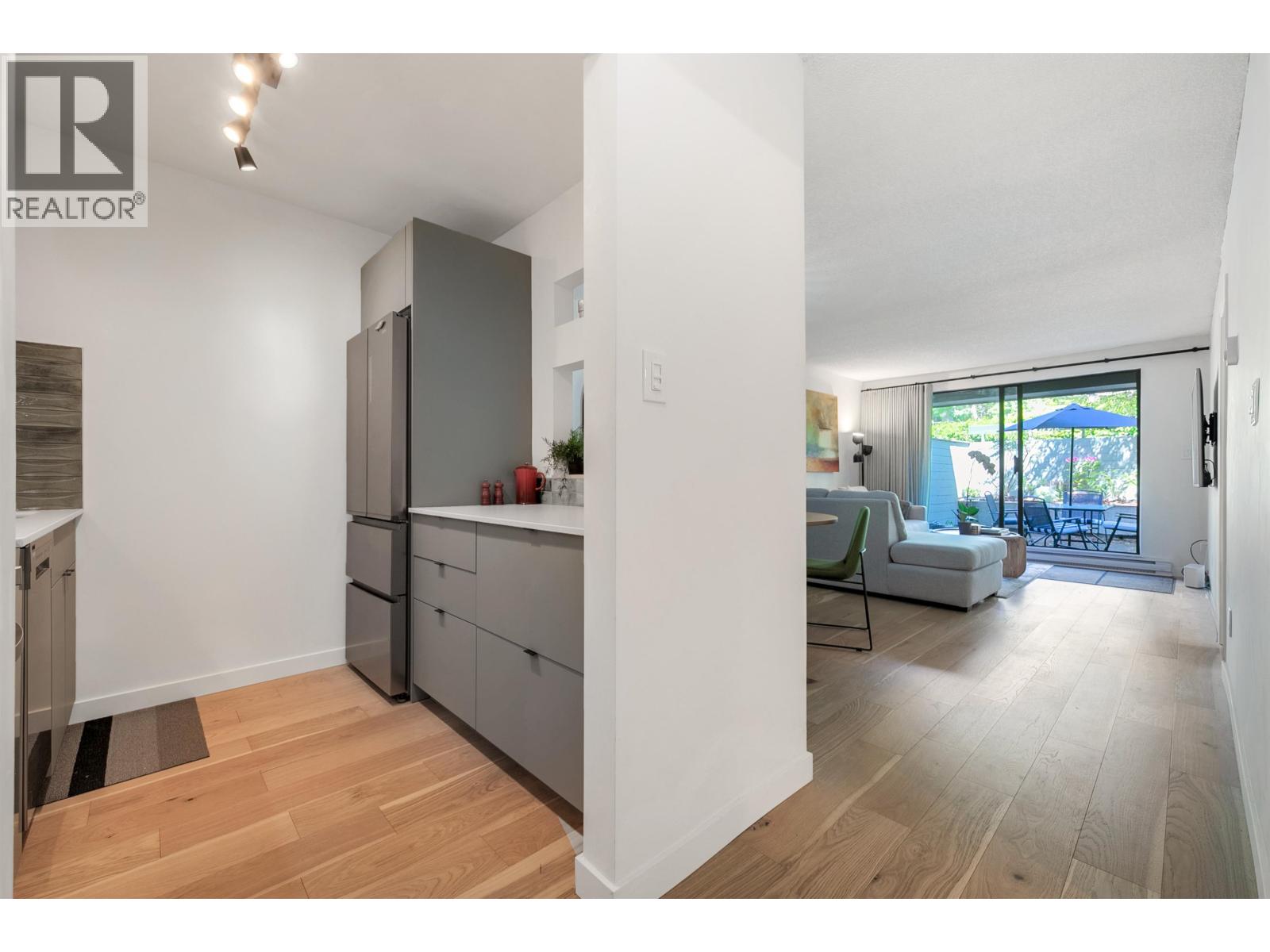 208 2119 Bellevue Avenue, West Vancouver, British Columbia  V7V 1C2 - Photo 4 - R3053929