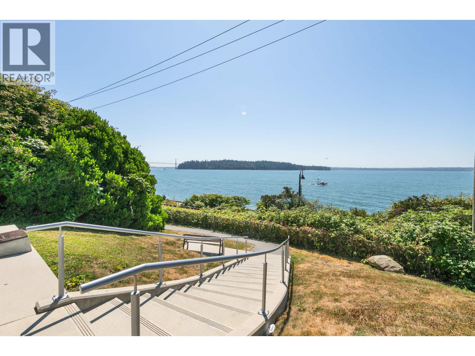208 2119 Bellevue Avenue, West Vancouver, British Columbia  V7V 1C2 - Photo 2 - R3053929