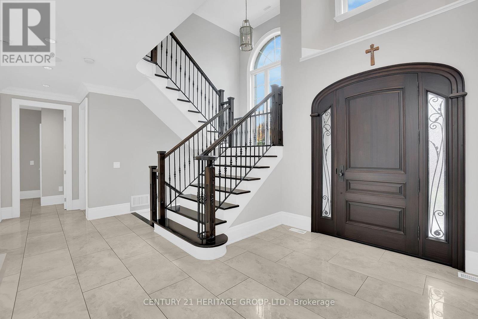 3 Curran Court, King, Ontario  L7B 1B4 - Photo 4 - N12146604