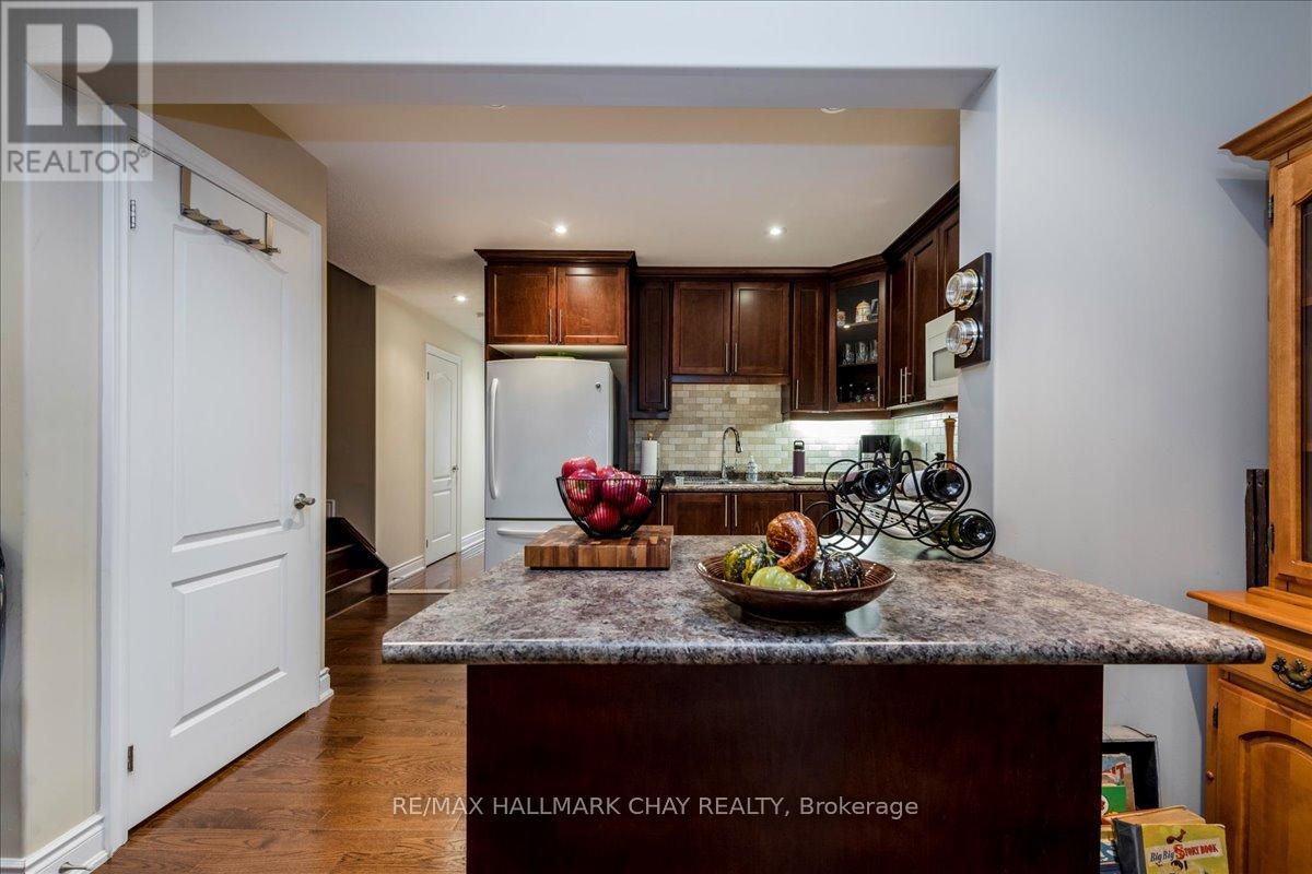 7 - 90 Sovereigns Gate, Barrie, Ontario  L4N 0Y9 - Photo 4 - S12435014