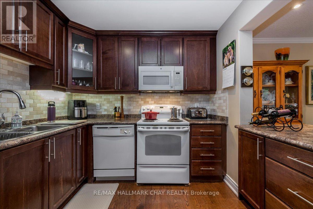 7 - 90 Sovereigns Gate, Barrie, Ontario  L4N 0Y9 - Photo 6 - S12435014