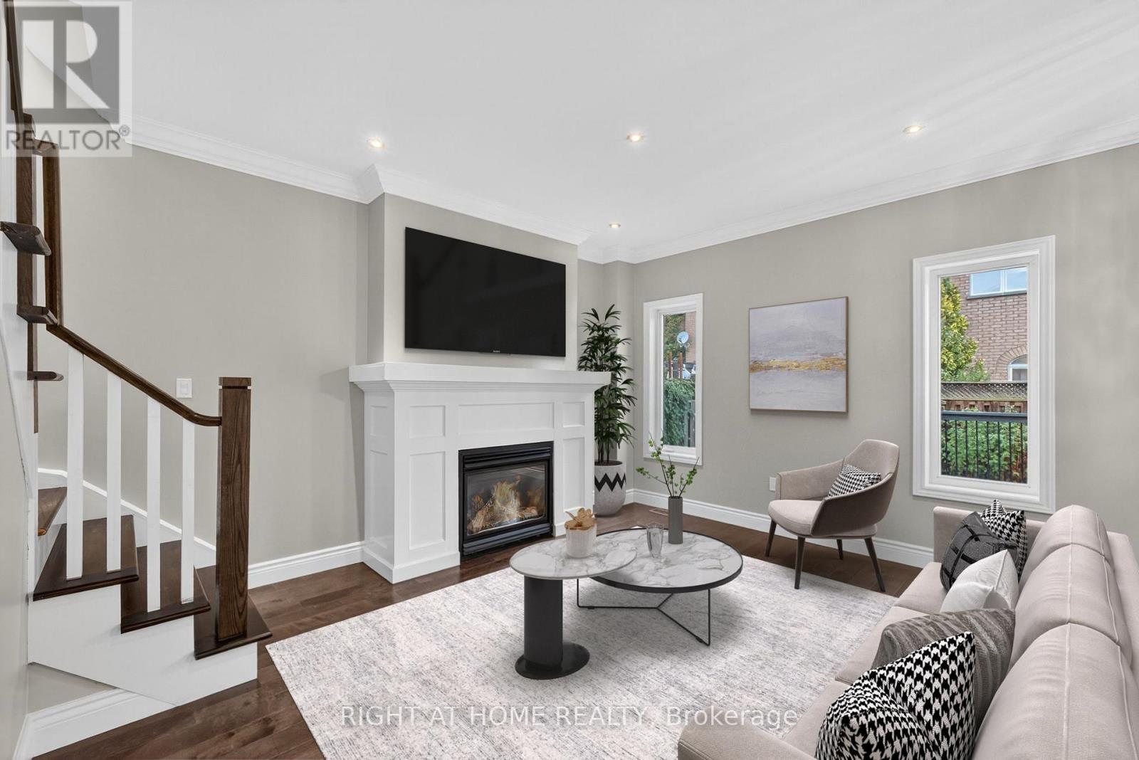 155 Springstead Avenue, Hamilton, Ontario  L8E 6E7 - Photo 14 - X12451727