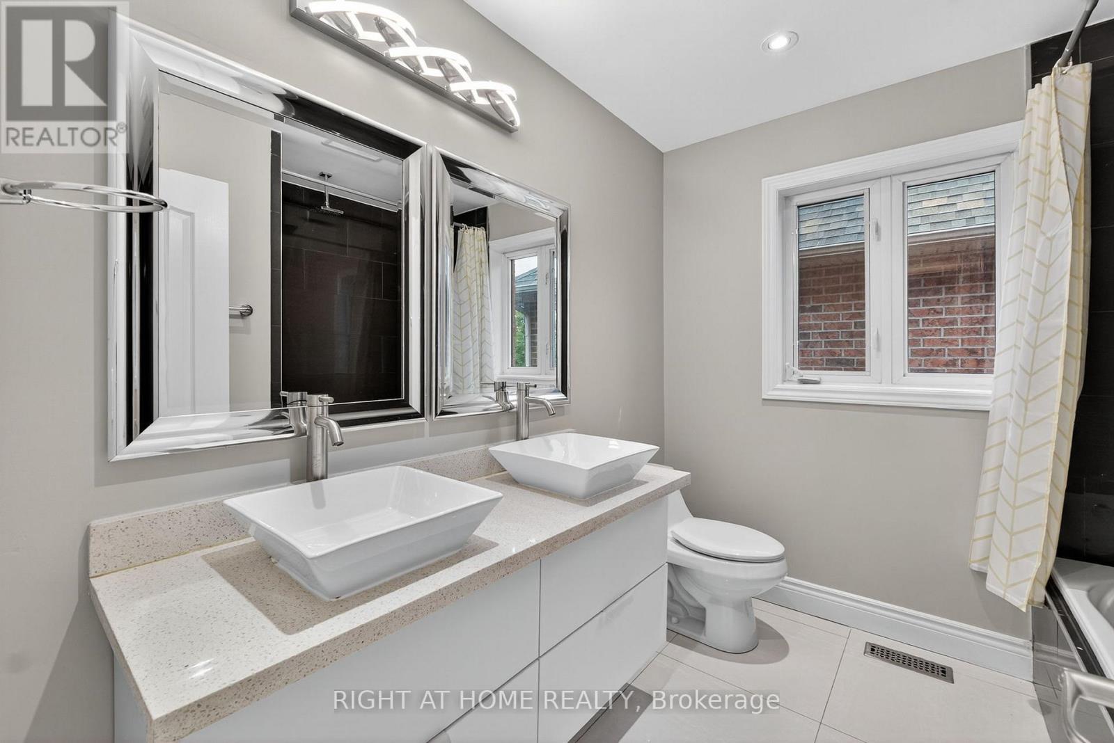 155 Springstead Avenue, Hamilton, Ontario  L8E 6E7 - Photo 30 - X12451727
