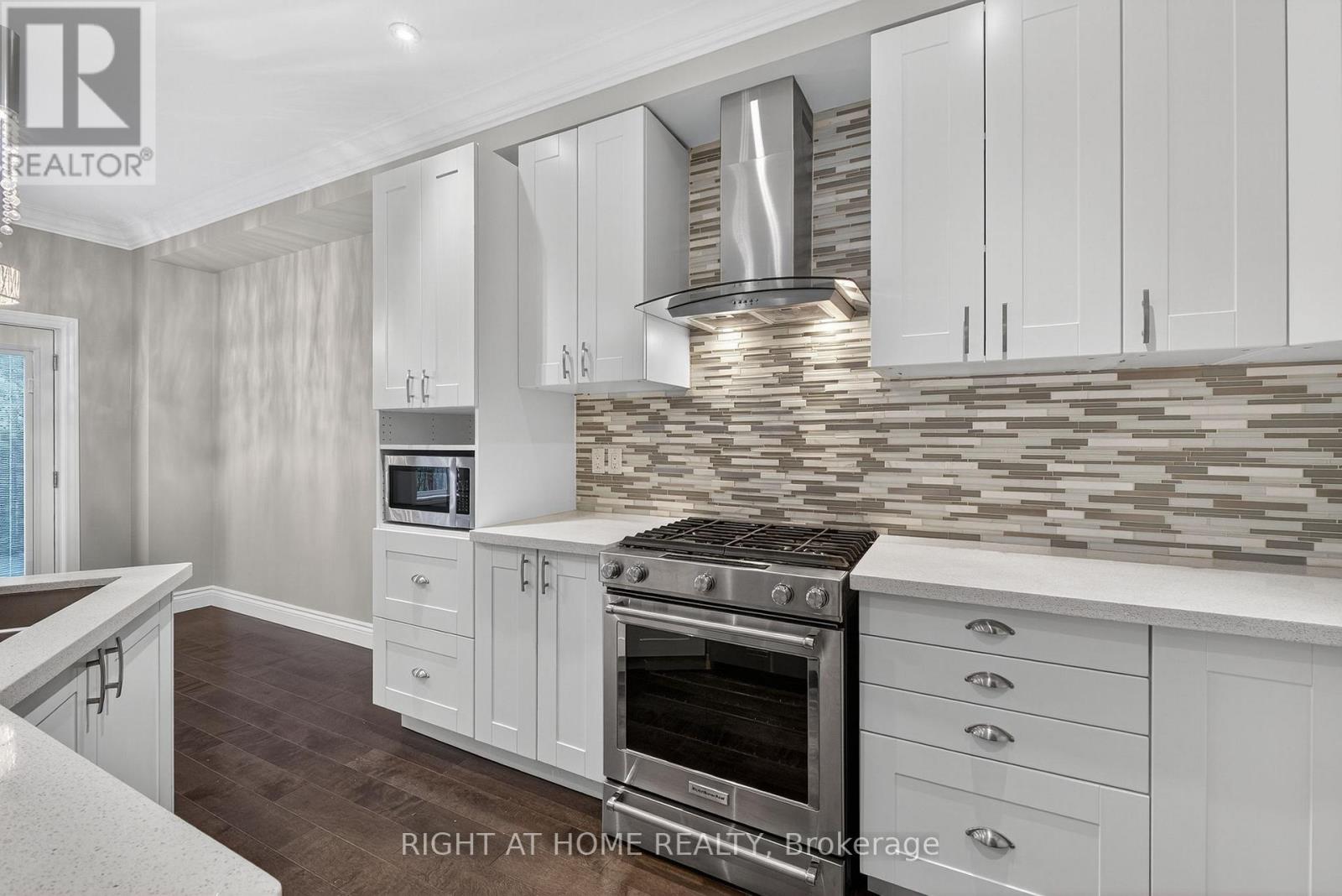 155 Springstead Avenue, Hamilton, Ontario  L8E 6E7 - Photo 11 - X12451727