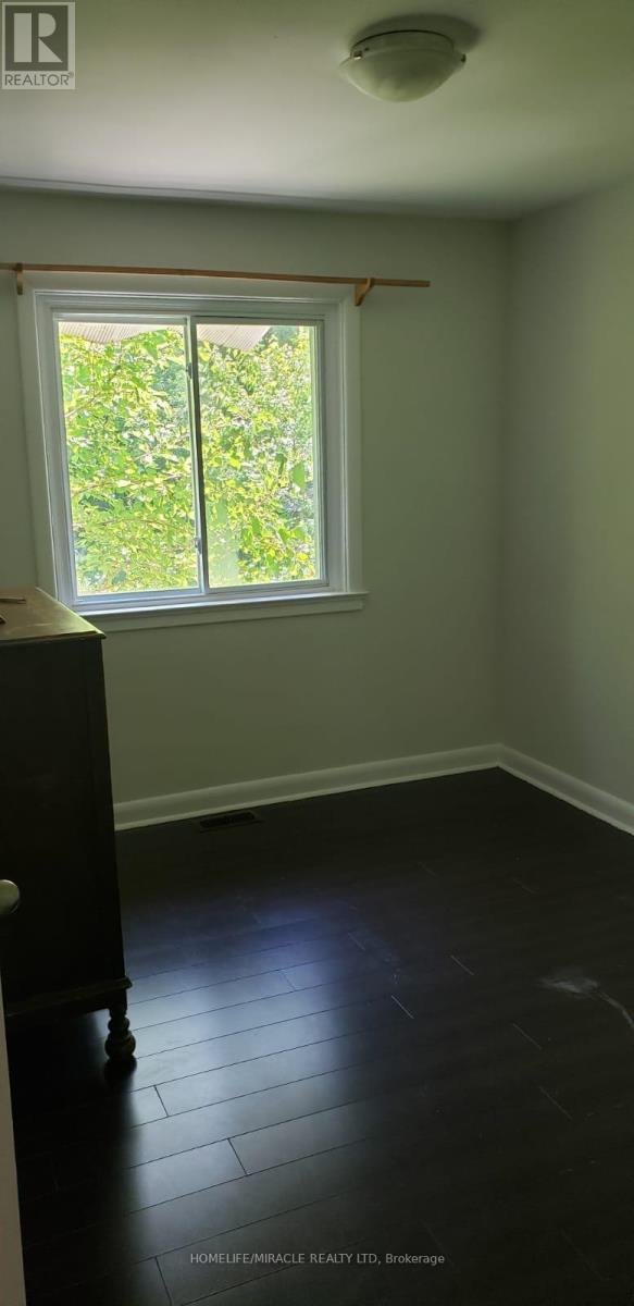 256 Hillside Drive, Mississauga, Ontario  L5M 1G5 - Photo 4 - W12452944