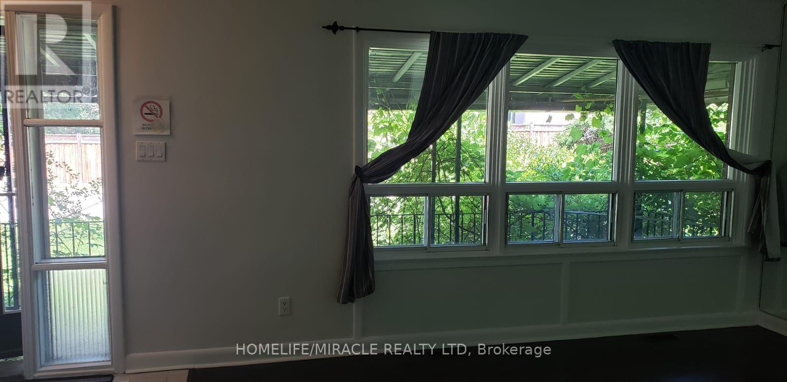 256 Hillside Drive, Mississauga, Ontario  L5M 1G5 - Photo 5 - W12452944