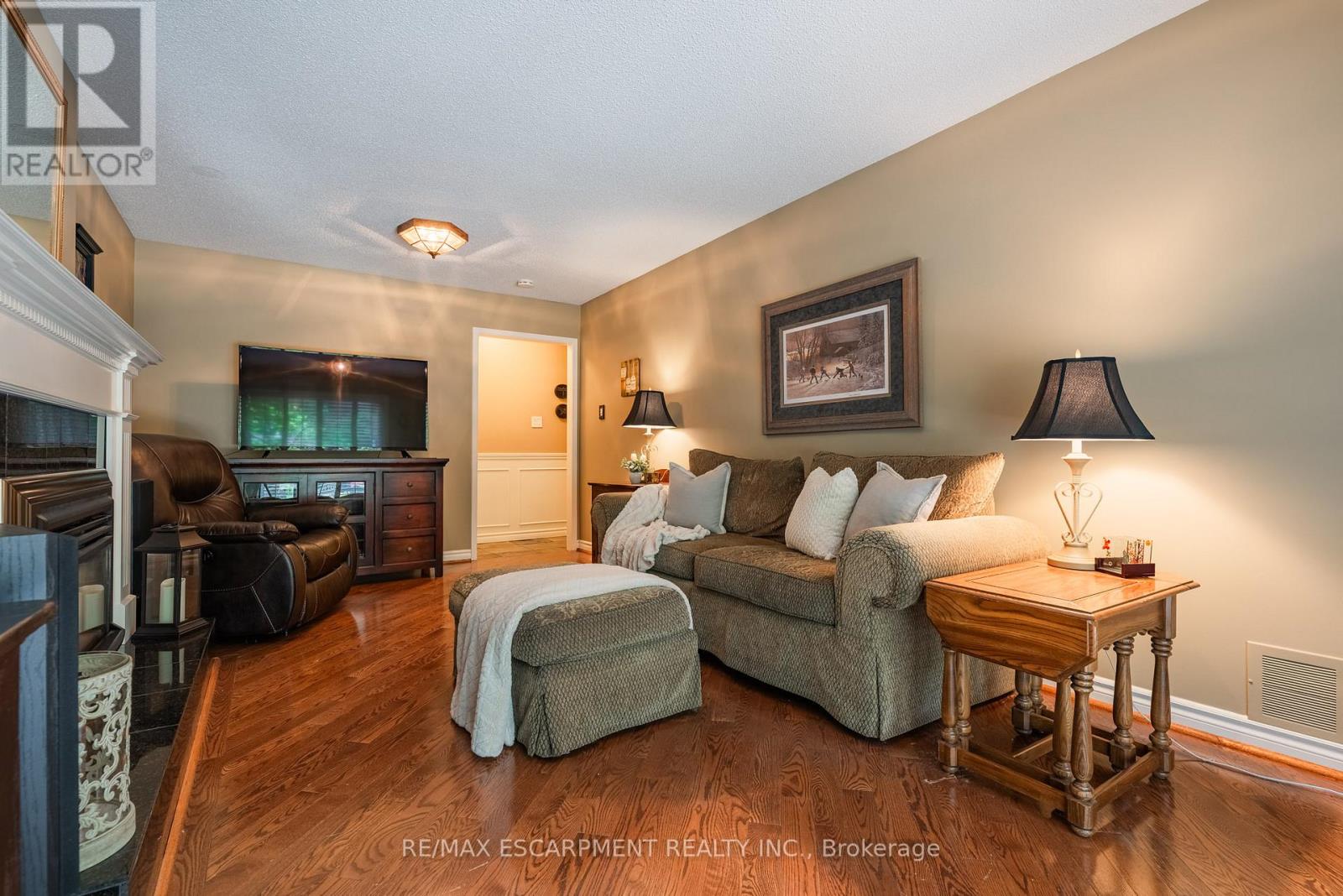 2054 Teeside Court, Mississauga, Ontario  L5M 3E5 - Photo 12 - W12452949