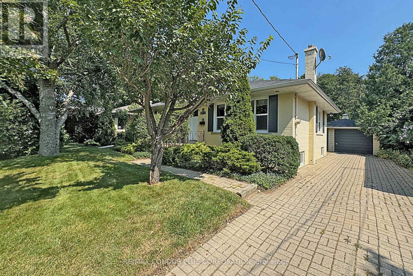 2004 HARTLAND DRIVE, Mississauga, Ontario