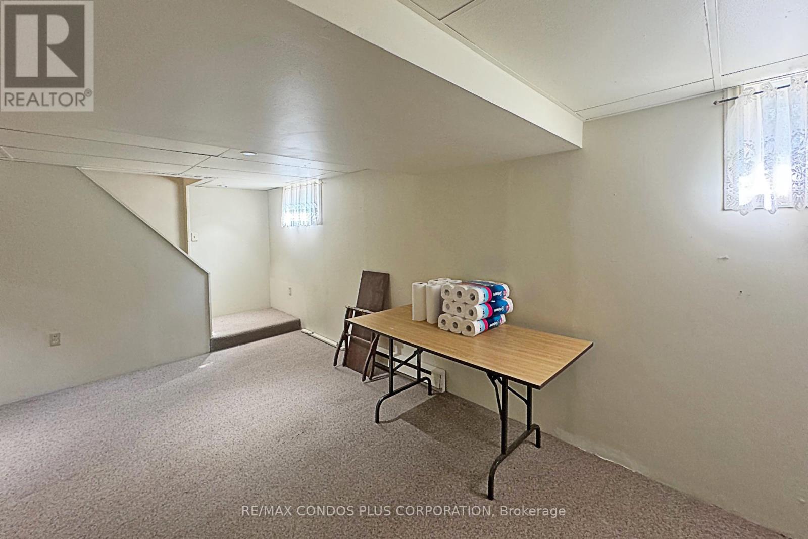 2004 Hartland Drive, Mississauga, Ontario  L5J 1M6 - Photo 14 - W12452950