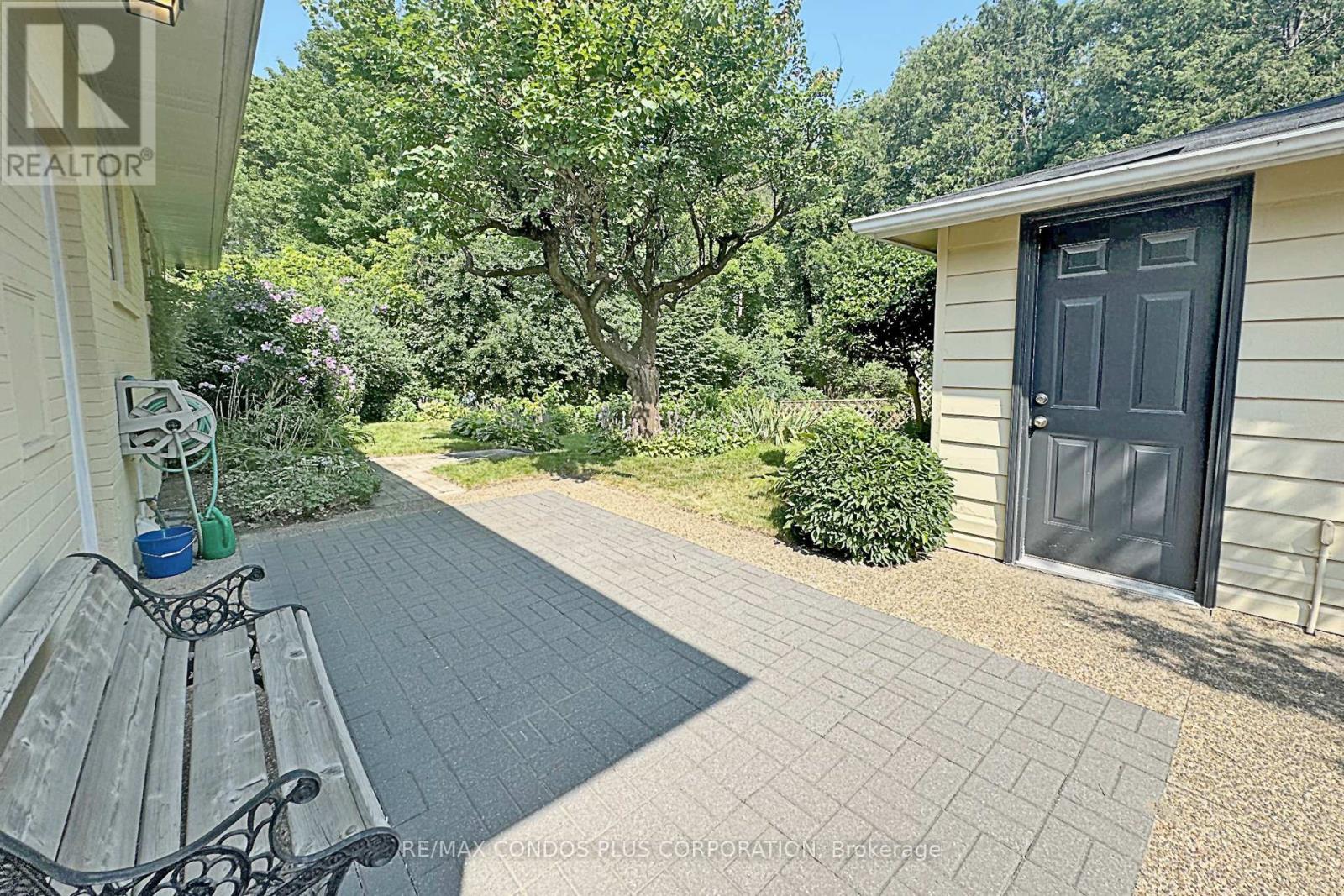 2004 Hartland Drive, Mississauga, Ontario  L5J 1M6 - Photo 20 - W12452950