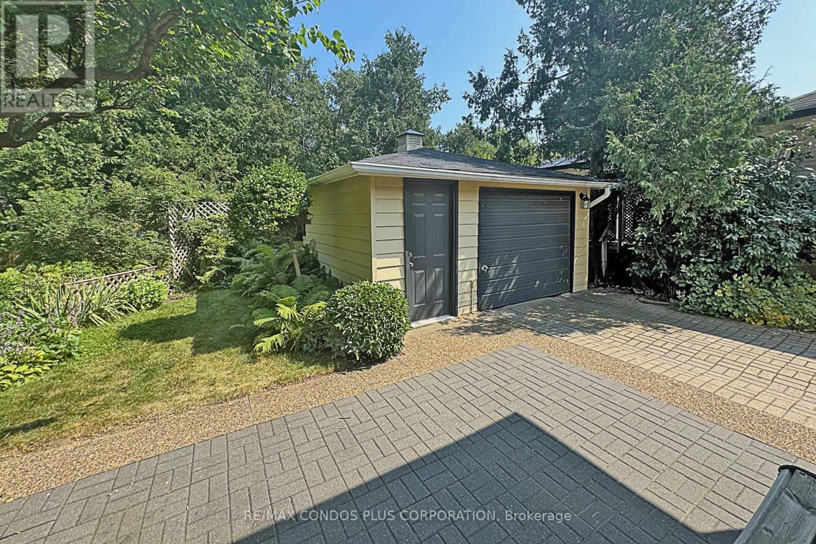 2004 Hartland Drive, Mississauga, Ontario  L5J 1M6 - Photo 23 - W12452950