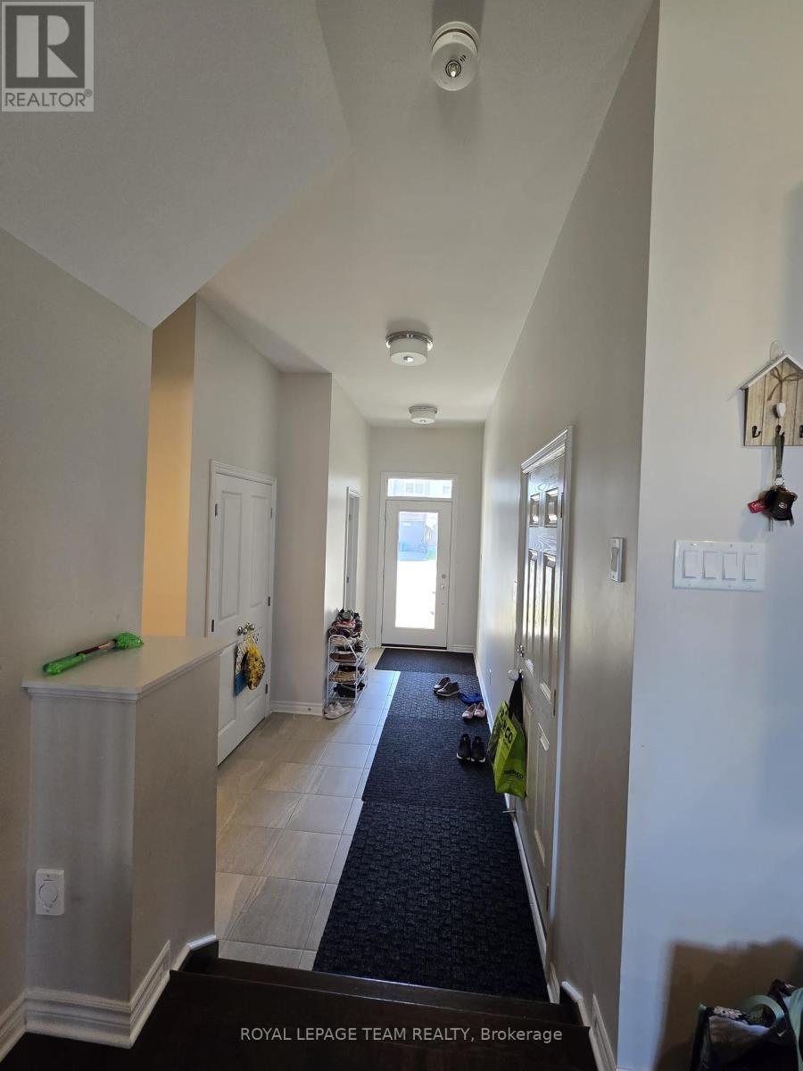 514 Sonmarg Crescent, Ottawa, Ontario  K2J 7A6 - Photo 2 - X12453018