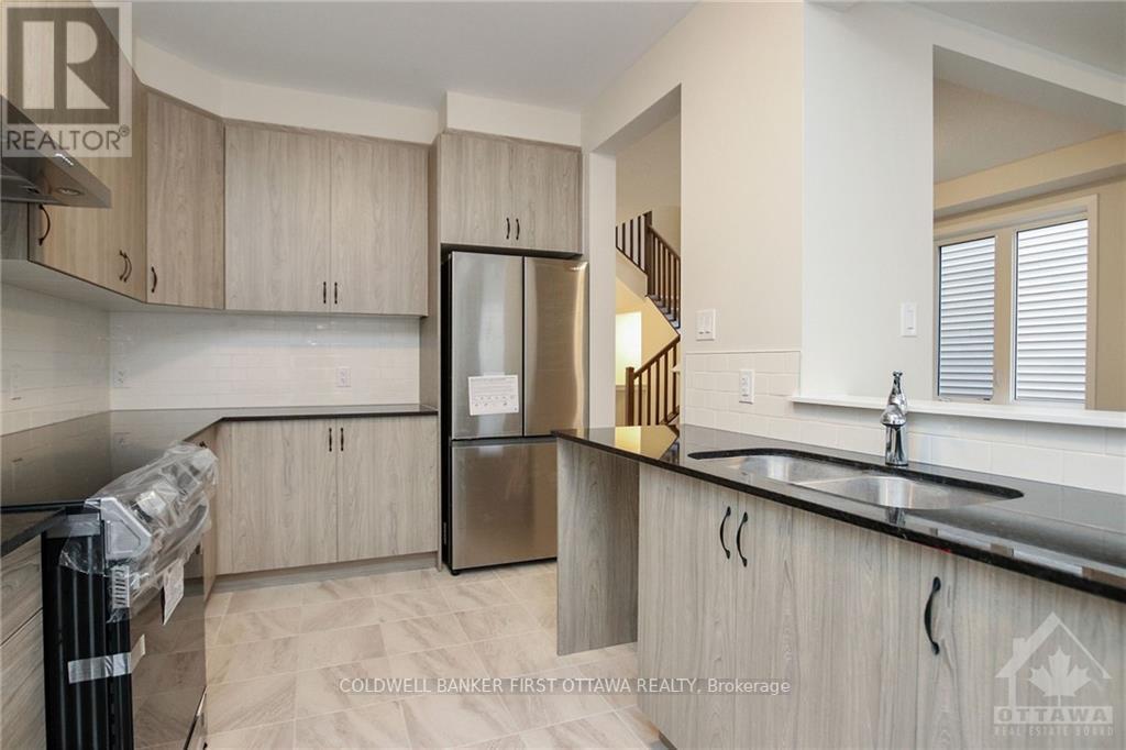 71 Kindred Row, Ottawa, Ontario  K2S 2Z6 - Photo 12 - X12453035
