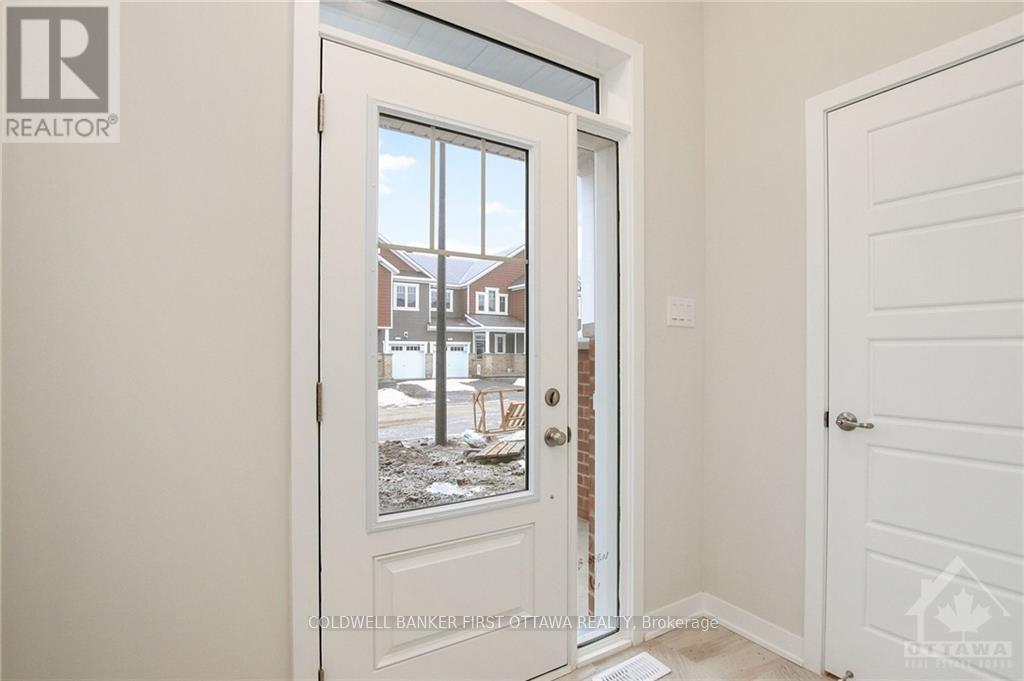 71 Kindred Row, Ottawa, Ontario  K2S 2Z6 - Photo 3 - X12453035