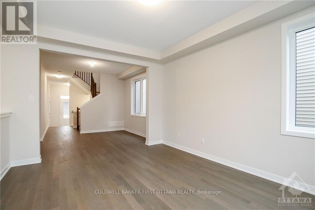 71 Kindred Row, Ottawa, Ontario  K2S 2Z6 - Photo 9 - X12453035