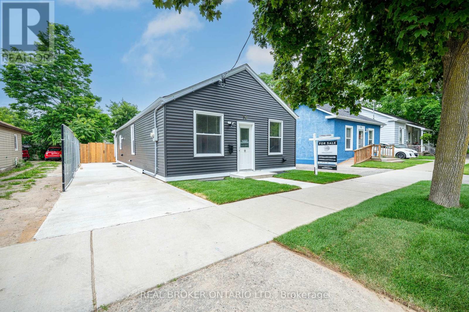 50 Pearl Street, Brantford, Ontario  N3T 3N6 - Photo 2 - X12452953