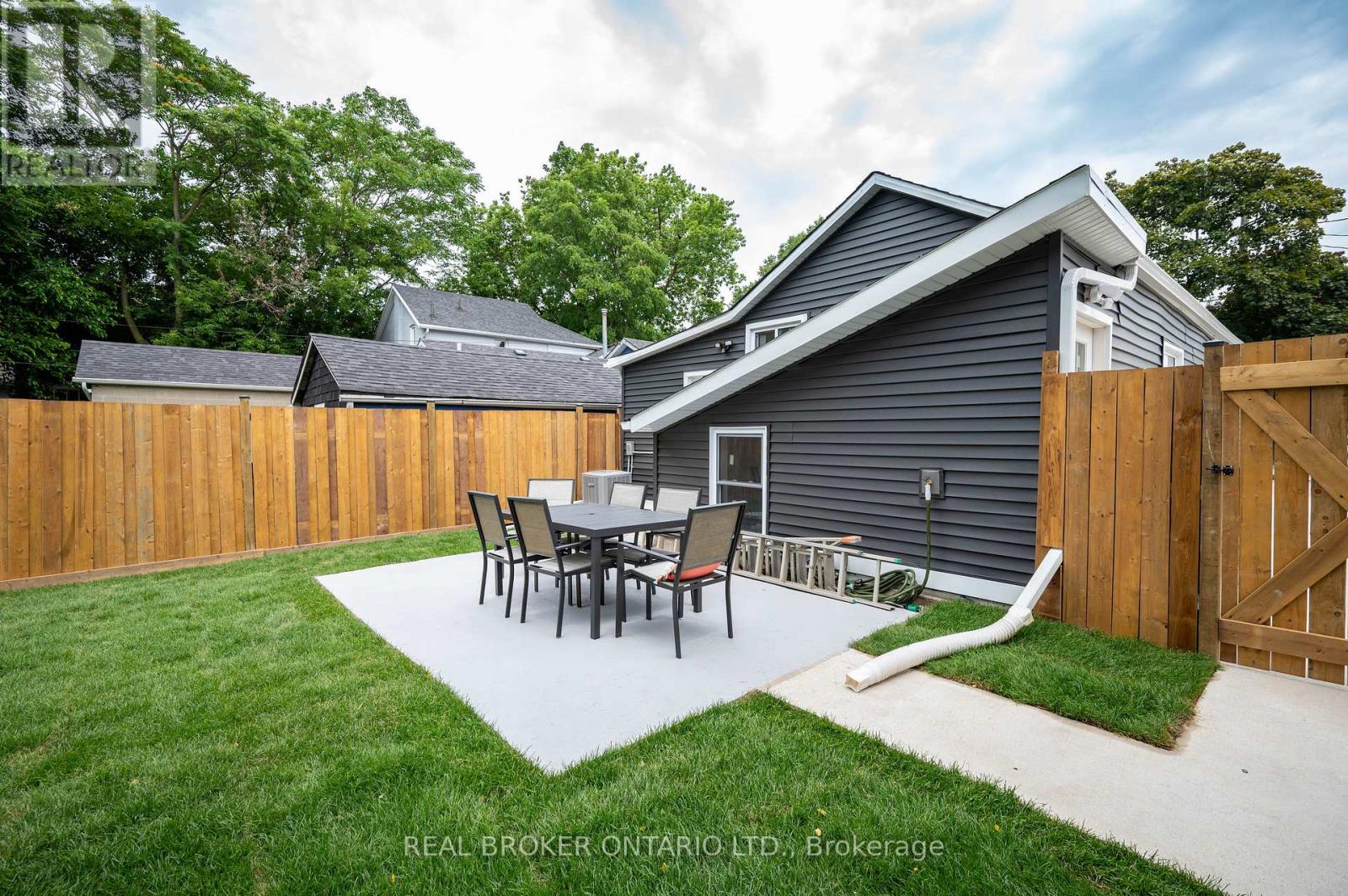 50 Pearl Street, Brantford, Ontario  N3T 3N6 - Photo 36 - X12452953