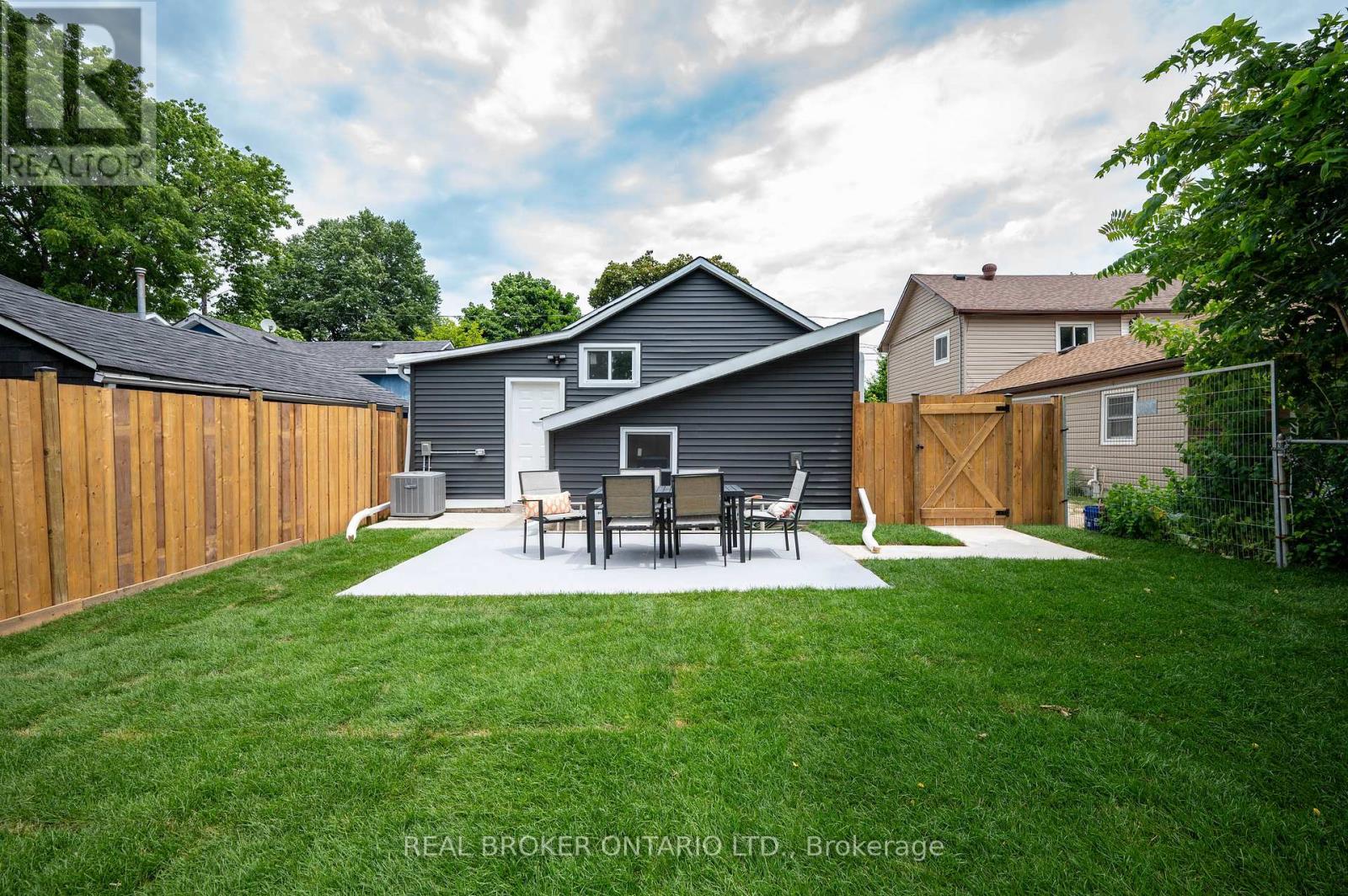 50 Pearl Street, Brantford, Ontario  N3T 3N6 - Photo 37 - X12452953