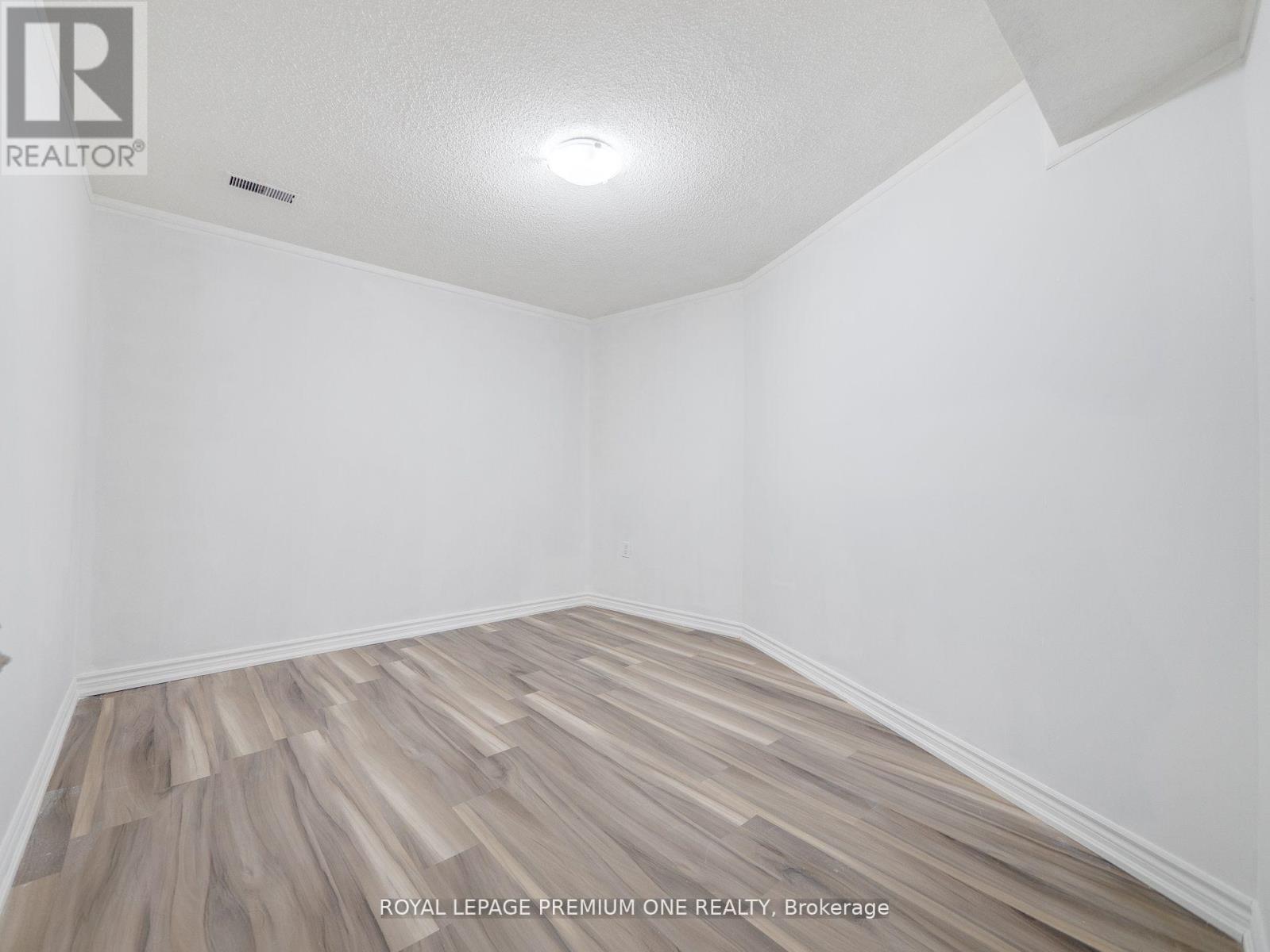 Lower - 935 Strasburg Road, Kitchener, Ontario  N2E 1T6 - Photo 10 - X12452955