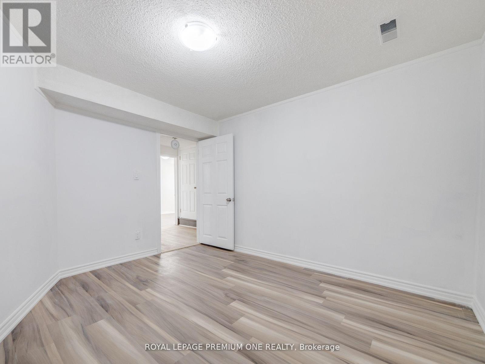 Lower - 935 Strasburg Road, Kitchener, Ontario  N2E 1T6 - Photo 17 - X12452955