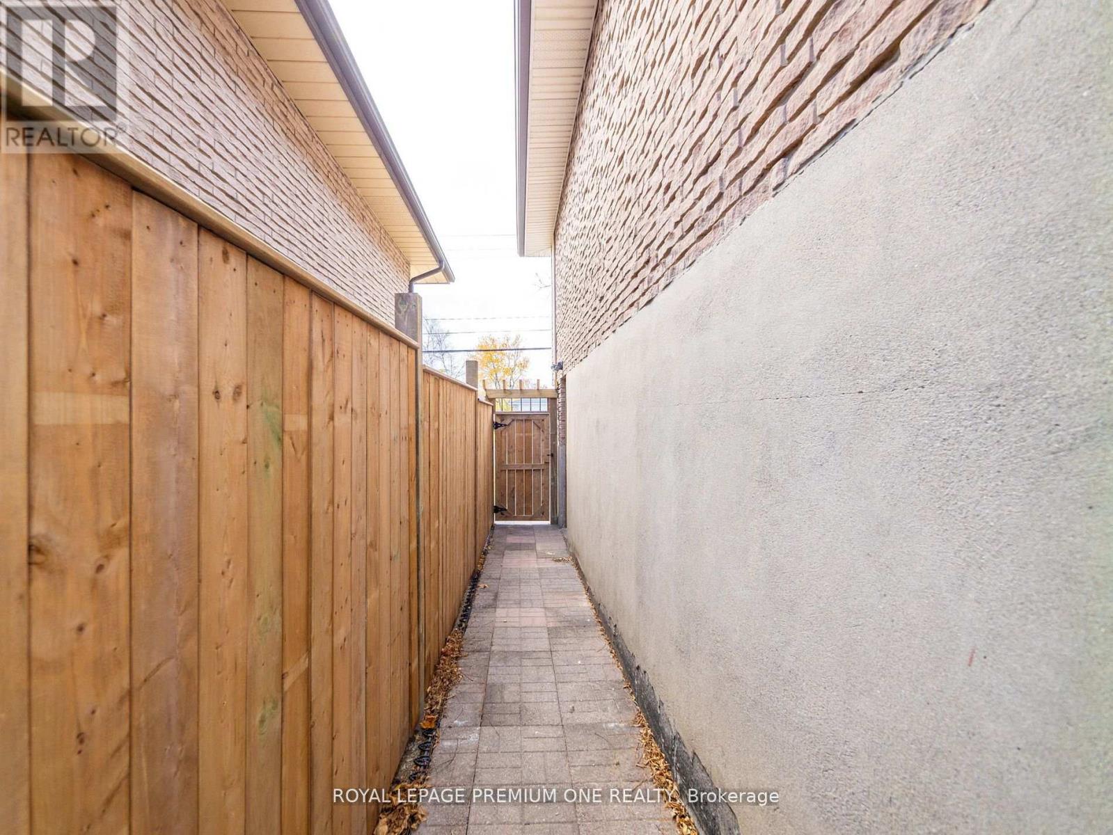 Lower - 935 Strasburg Road, Kitchener, Ontario  N2E 1T6 - Photo 24 - X12452955