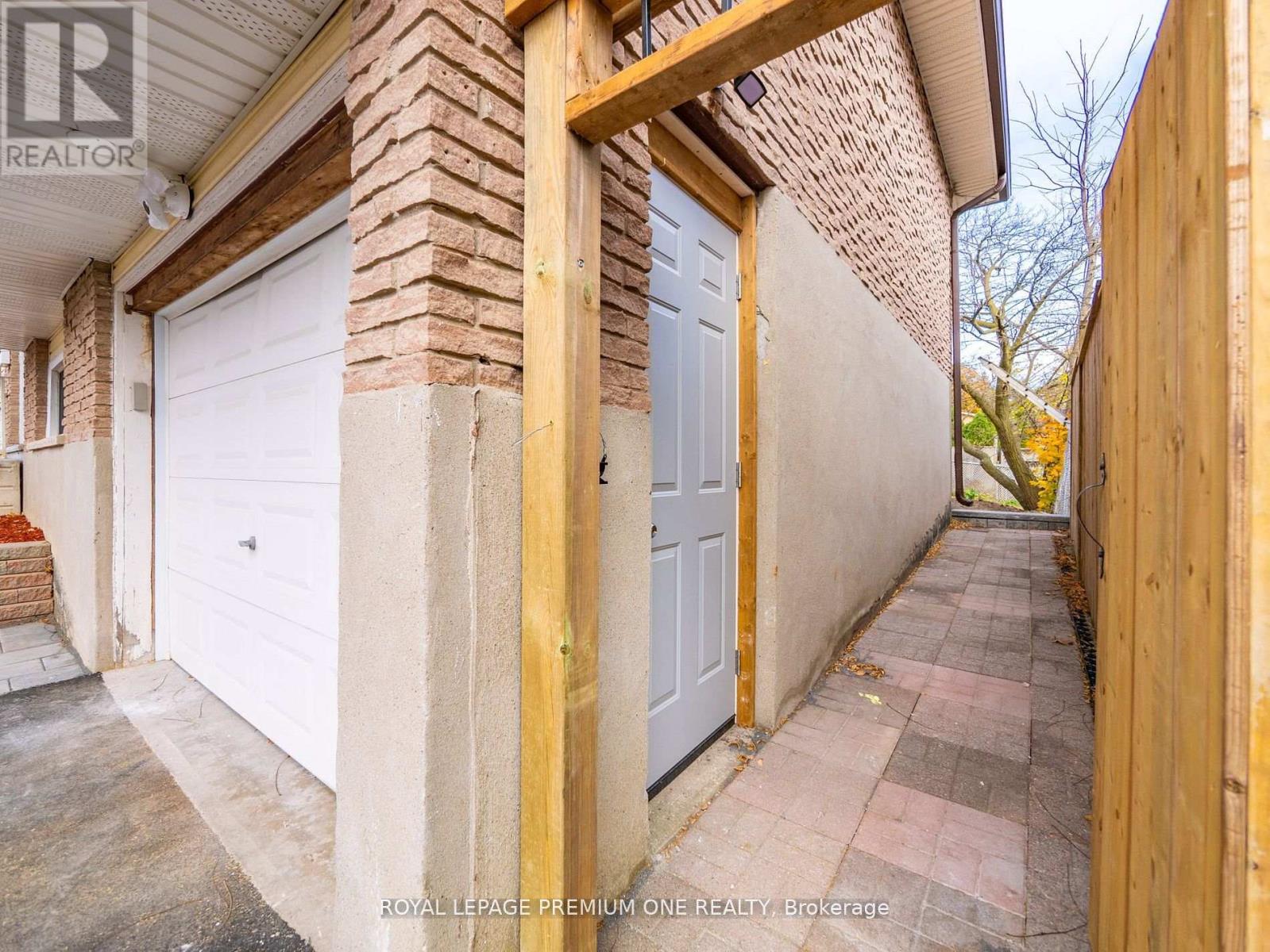 Lower - 935 Strasburg Road, Kitchener, Ontario  N2E 1T6 - Photo 3 - X12452955