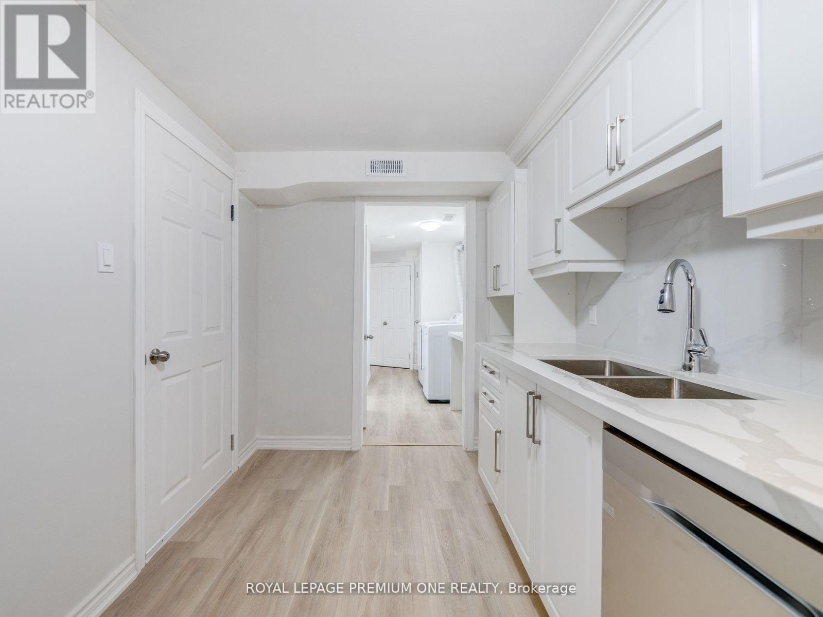 Lower - 935 Strasburg Road, Kitchener, Ontario  N2E 1T6 - Photo 9 - X12452955