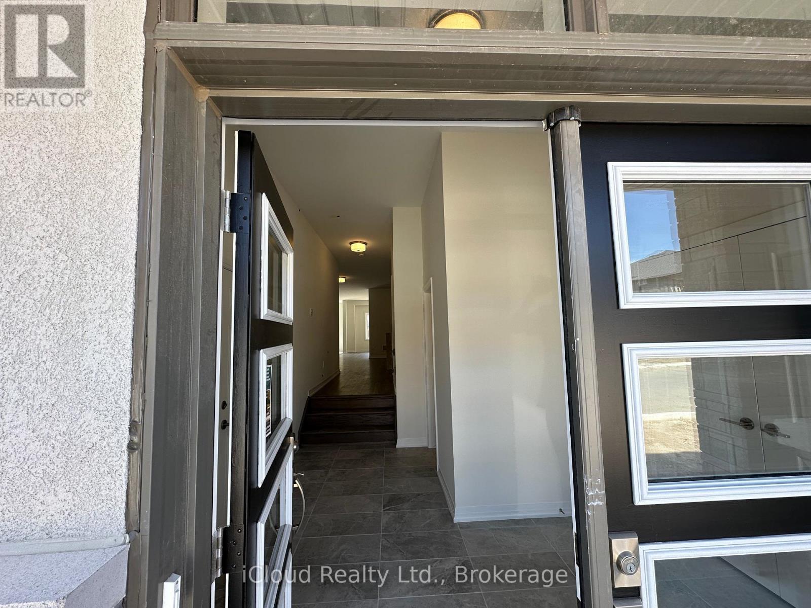 77 Mckernan Avenue, Brantford, Ontario  N3V 0C1 - Photo 3 - X12452966