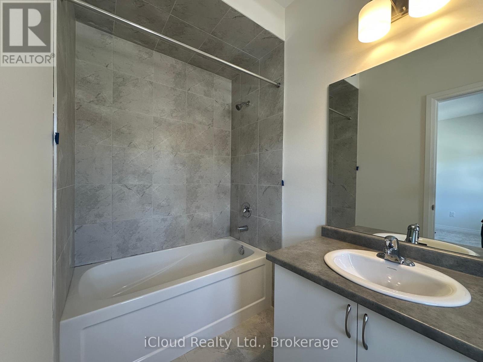 77 Mckernan Avenue, Brantford, Ontario  N3V 0C1 - Photo 36 - X12452966