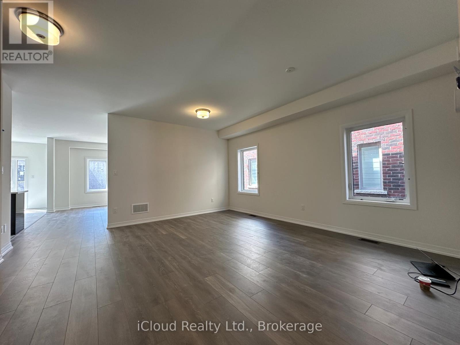 77 Mckernan Avenue, Brantford, Ontario  N3V 0C1 - Photo 9 - X12452966