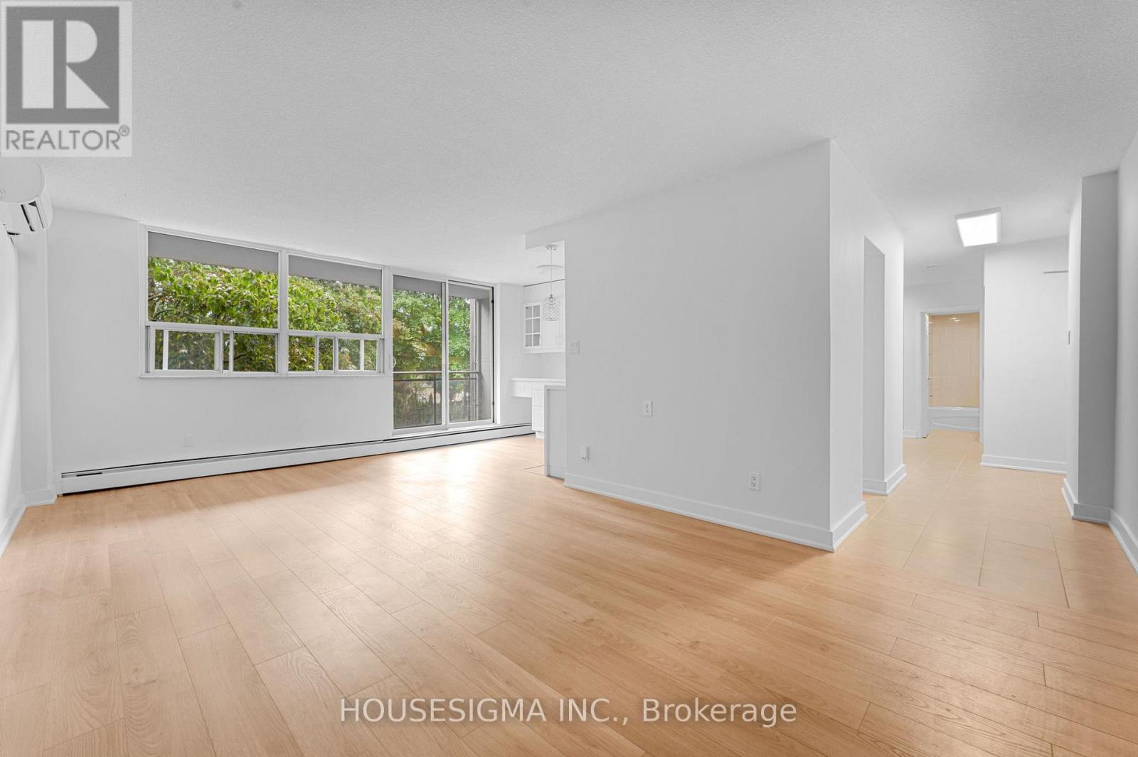 305 - 6400 Huggins Street, Niagara Falls, Ontario  L2J 3G5 - Photo 2 - X12452970