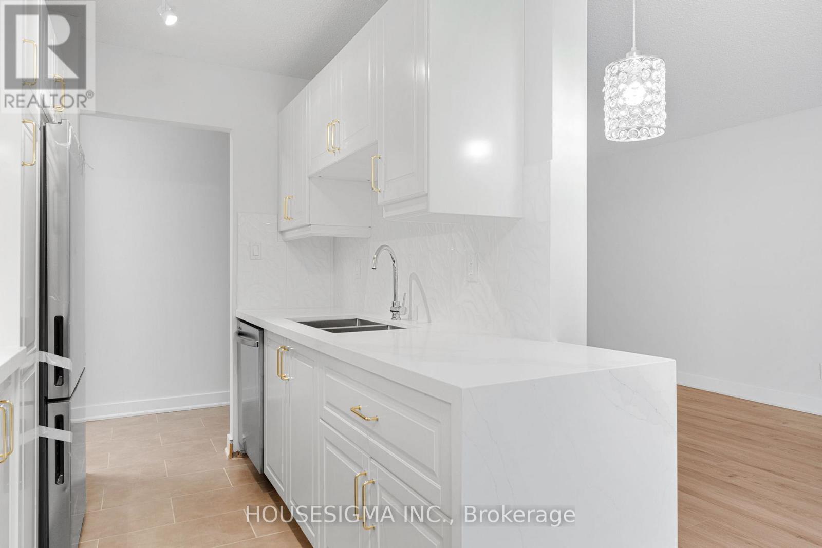 305 - 6400 Huggins Street, Niagara Falls, Ontario  L2J 3G5 - Photo 7 - X12452970