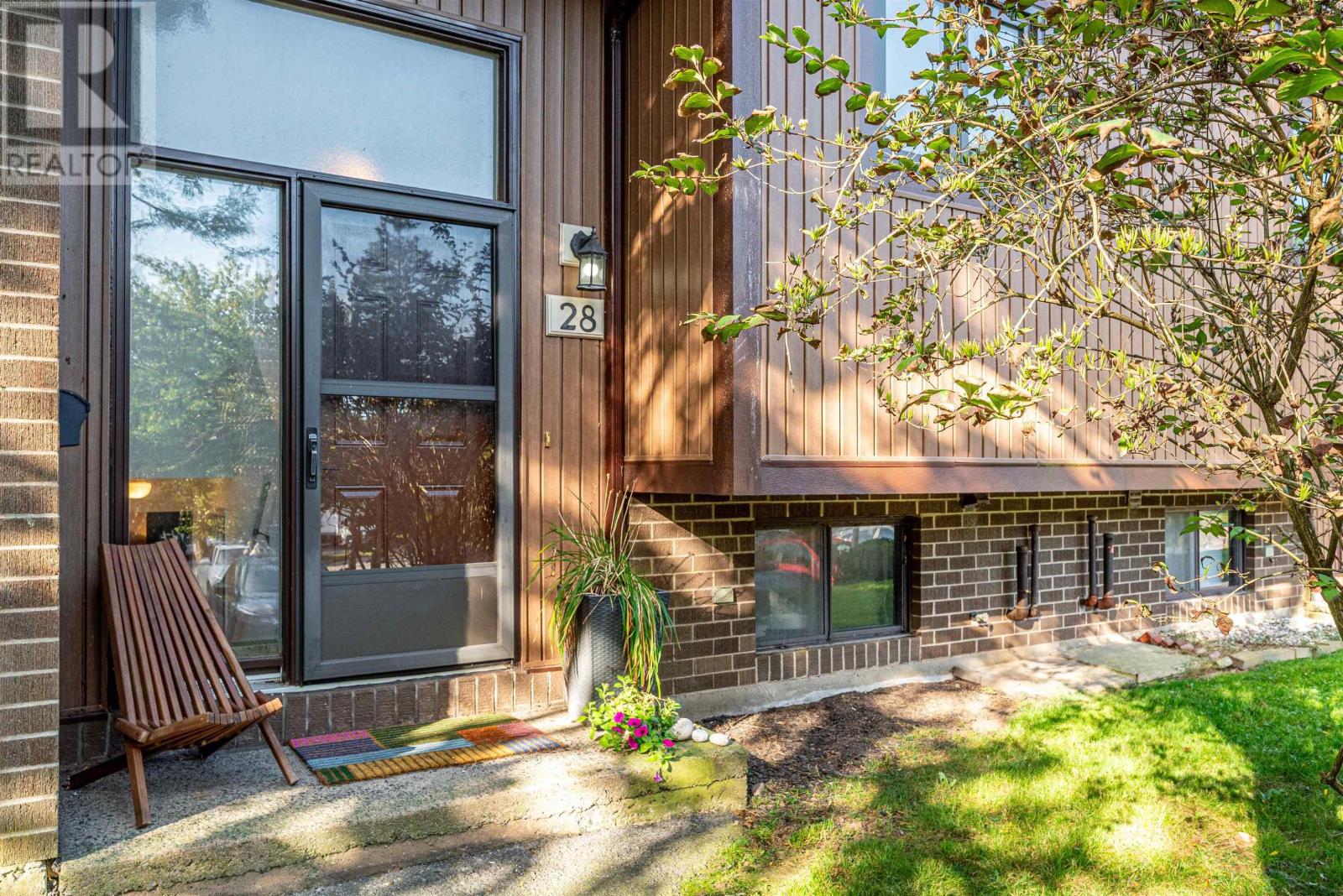 28 Hanover Court, Halifax, Nova Scotia