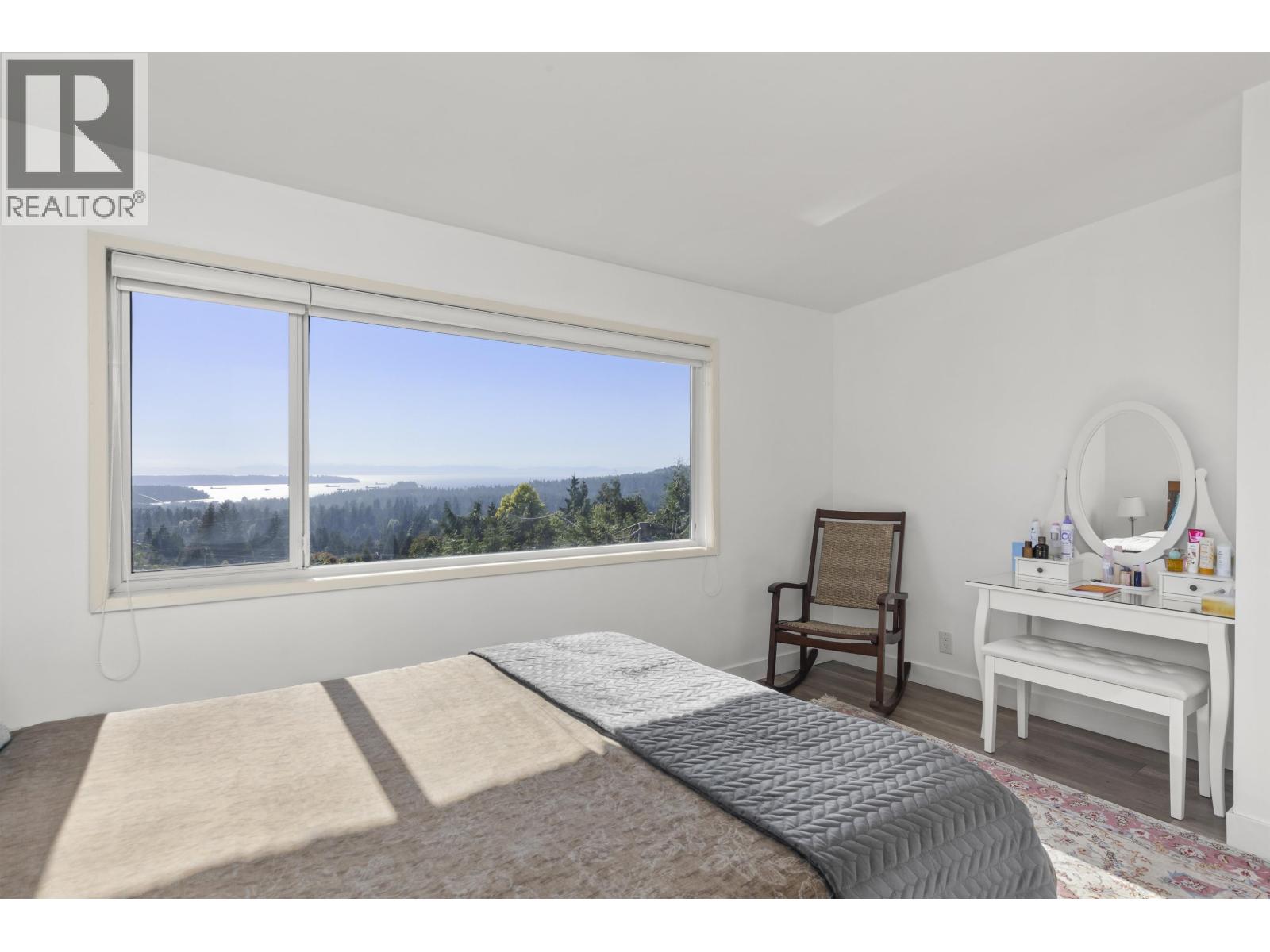 637 Alpine Court, North Vancouver, British Columbia  V7R 2L7 - Photo 13 - R3056813