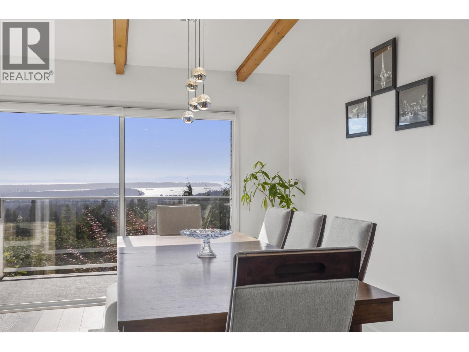 637 Alpine Court, North Vancouver, British Columbia  V7R 2L7 - Photo 9 - R3056813