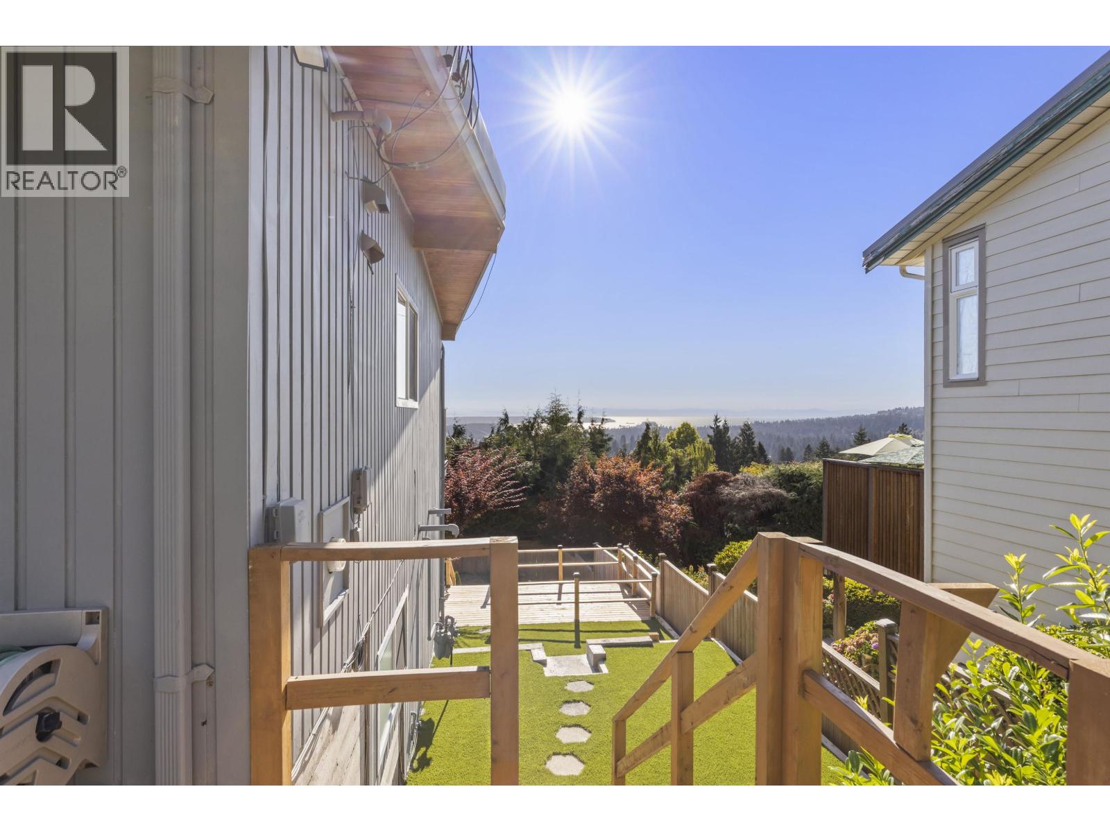 637 Alpine Court, North Vancouver, British Columbia  V7R 2L7 - Photo 22 - R3056813